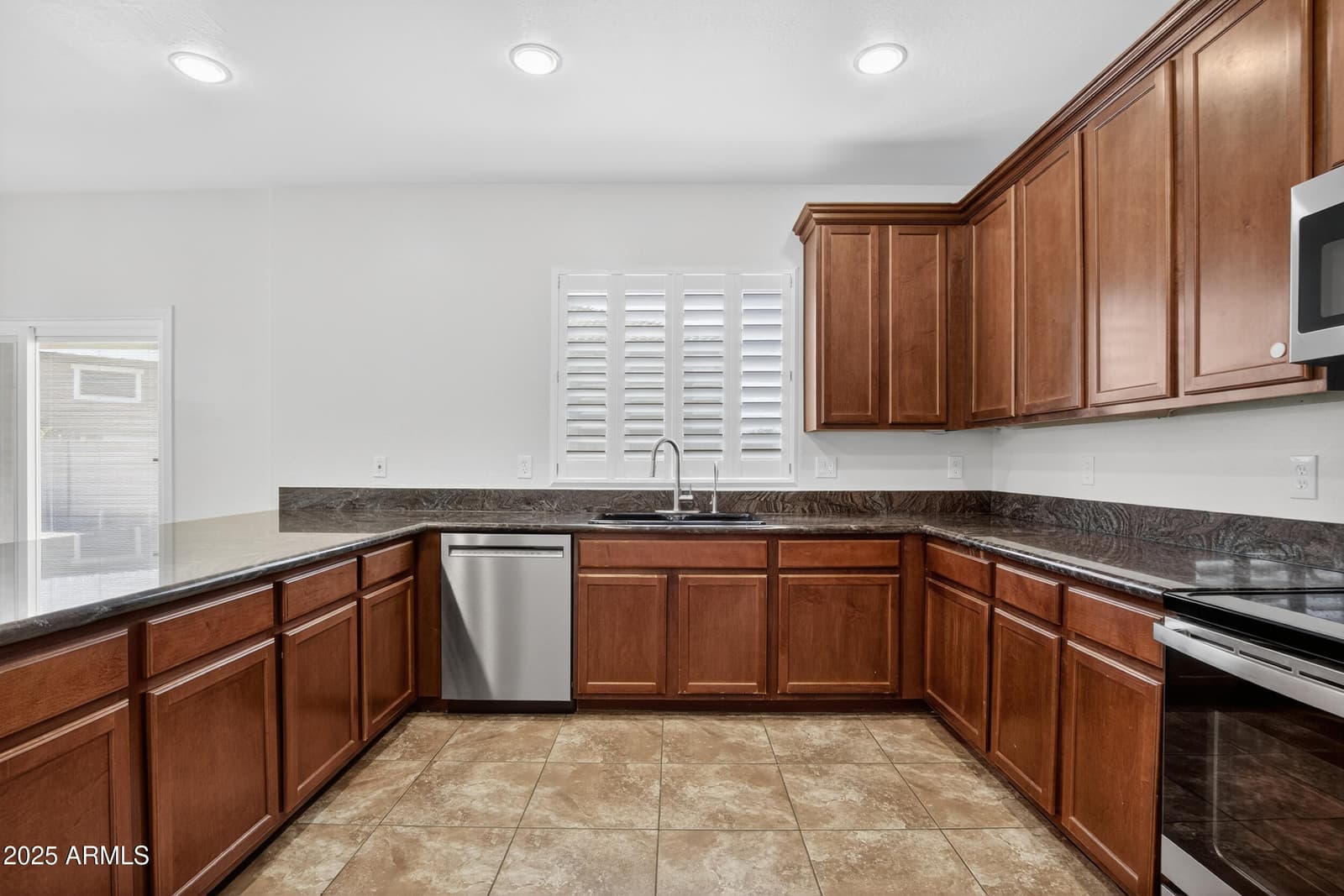 24733 W VISTA NORTE Street, Buckeye, AZ 85326 — photo 10 of 38