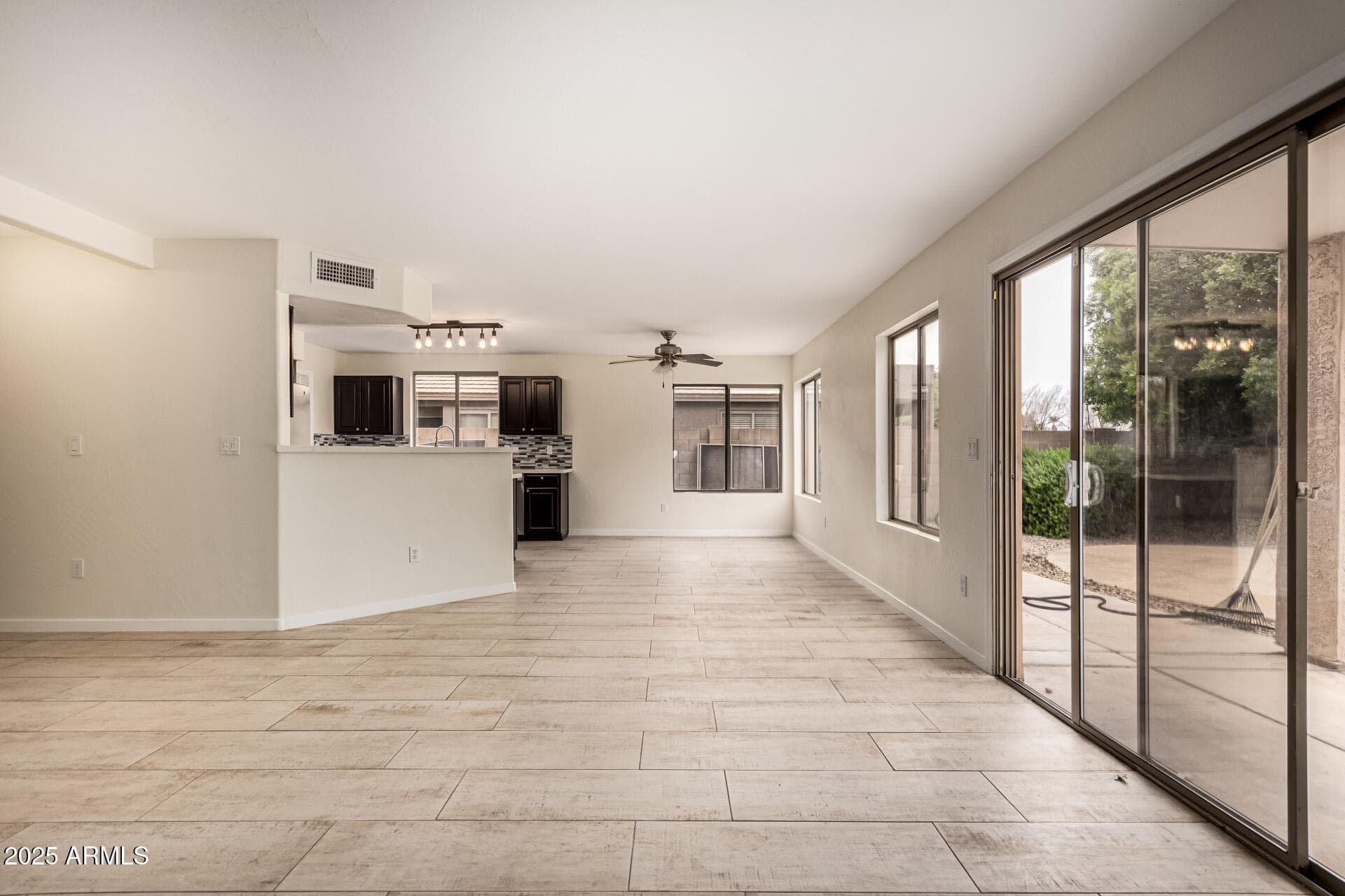 21078 N 74TH Lane, Glendale, AZ 85308 — photo 9 of 41