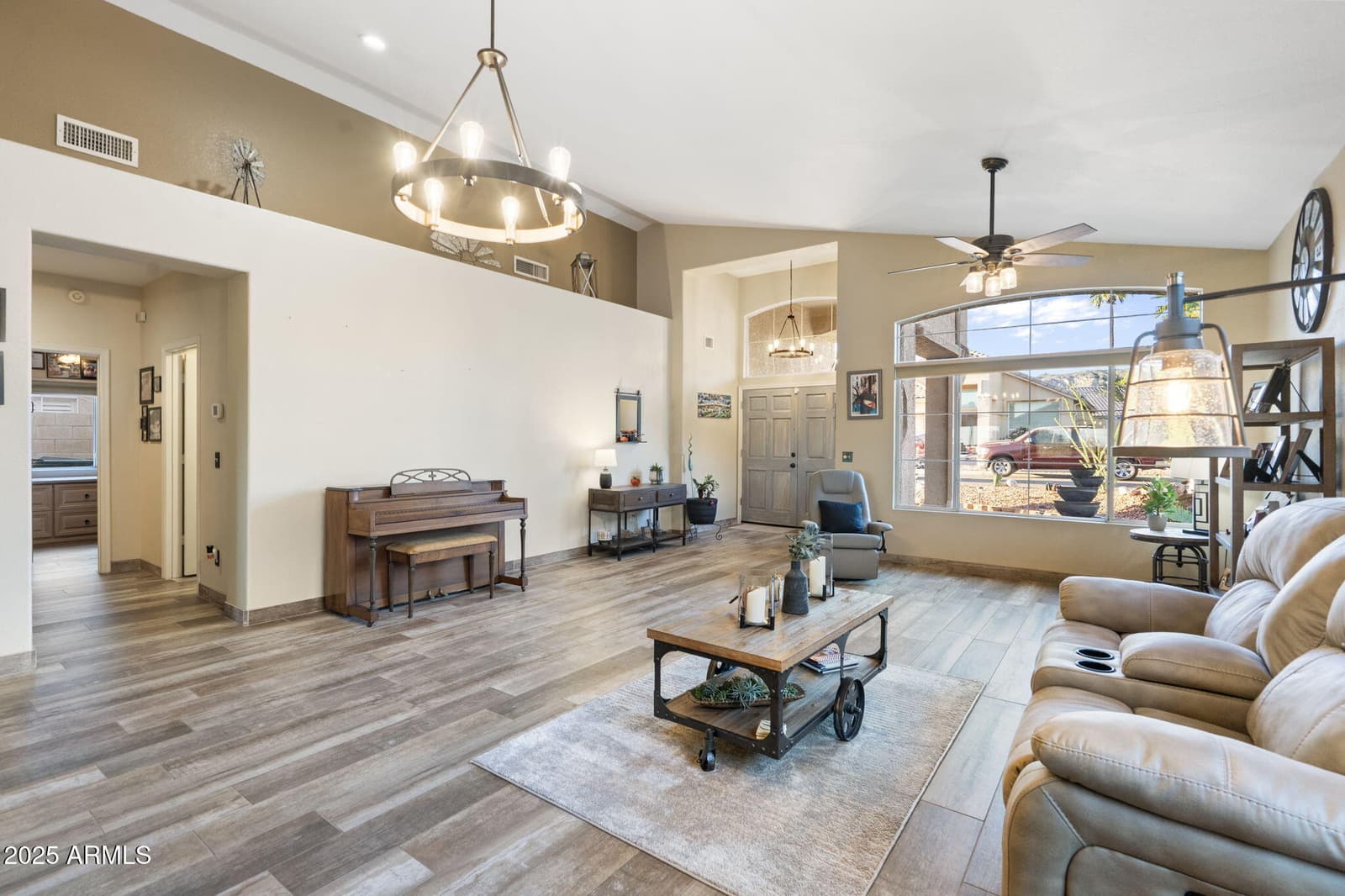 1437 E GLENHAVEN Drive, Phoenix, AZ 85048 — photo 4 of 32