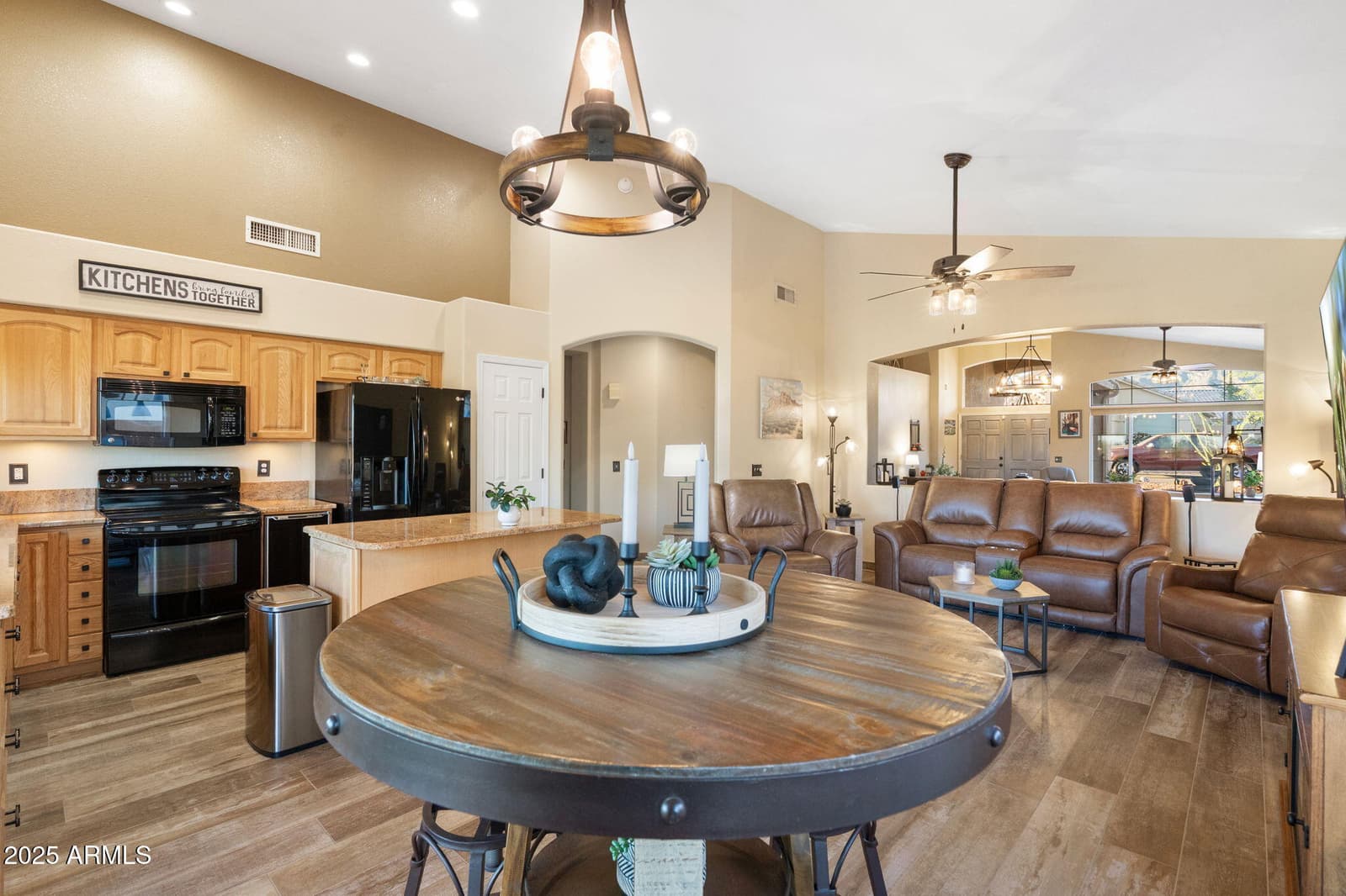 1437 E GLENHAVEN Drive, Phoenix, AZ 85048 — photo 8 of 32