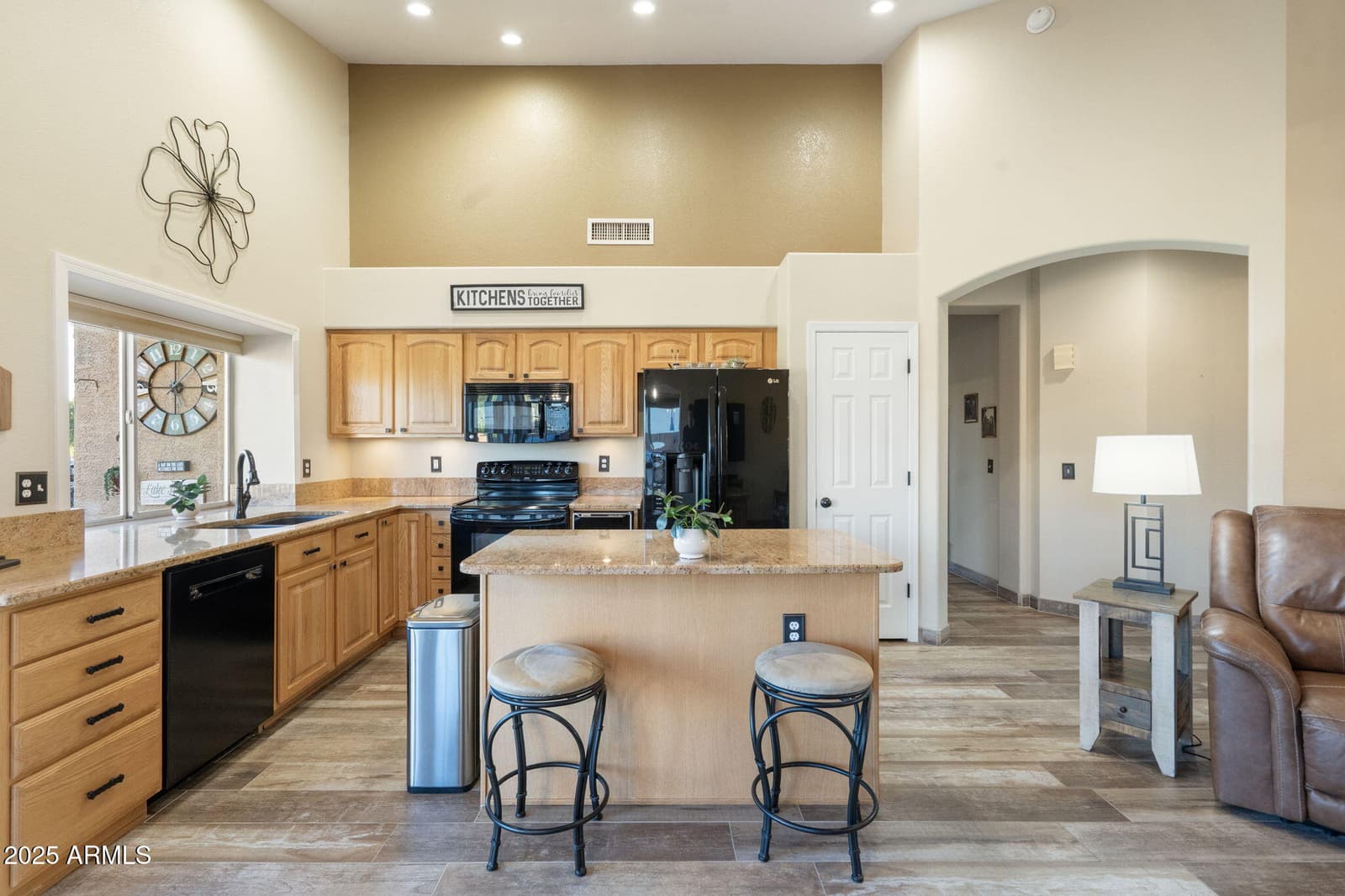 1437 E GLENHAVEN Drive, Phoenix, AZ 85048 — photo 9 of 32