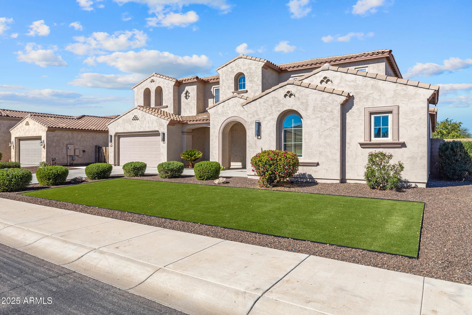3126 E WILDHORSE Court, Gilbert, AZ 85297 — photo 4 of 91