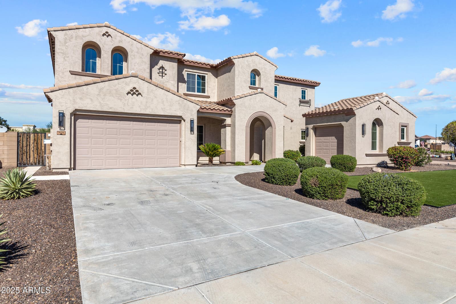3126 E WILDHORSE Court, Gilbert, AZ 85297 — photo 3 of 91