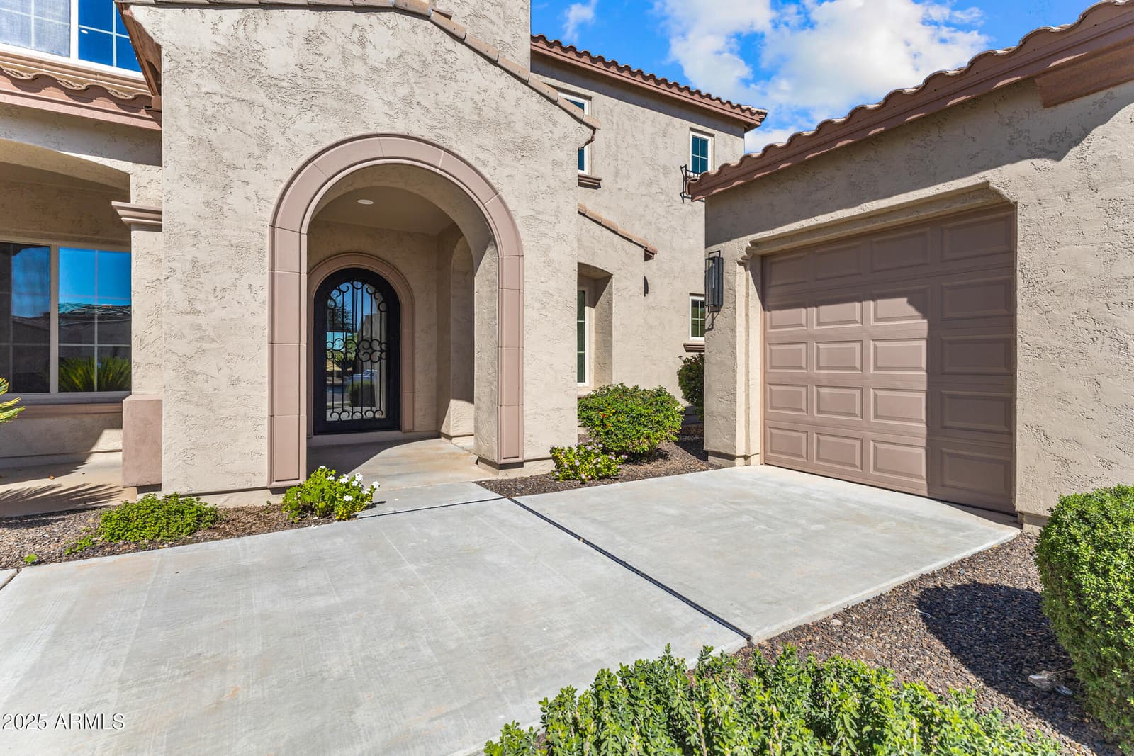 3126 E WILDHORSE Court, Gilbert, AZ 85297 — photo 5 of 91