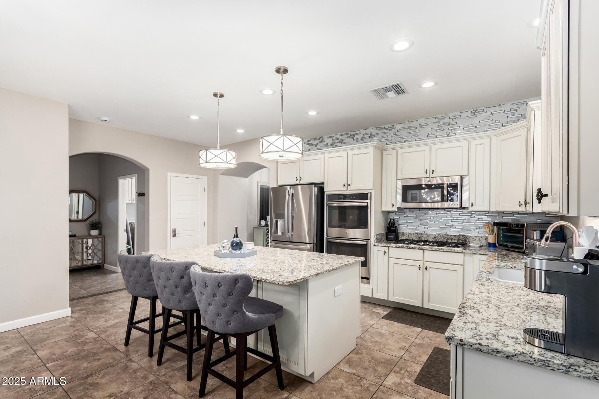 6608 W SAGUARO PARK Lane, Glendale, AZ 85310 — photo 10 of 24