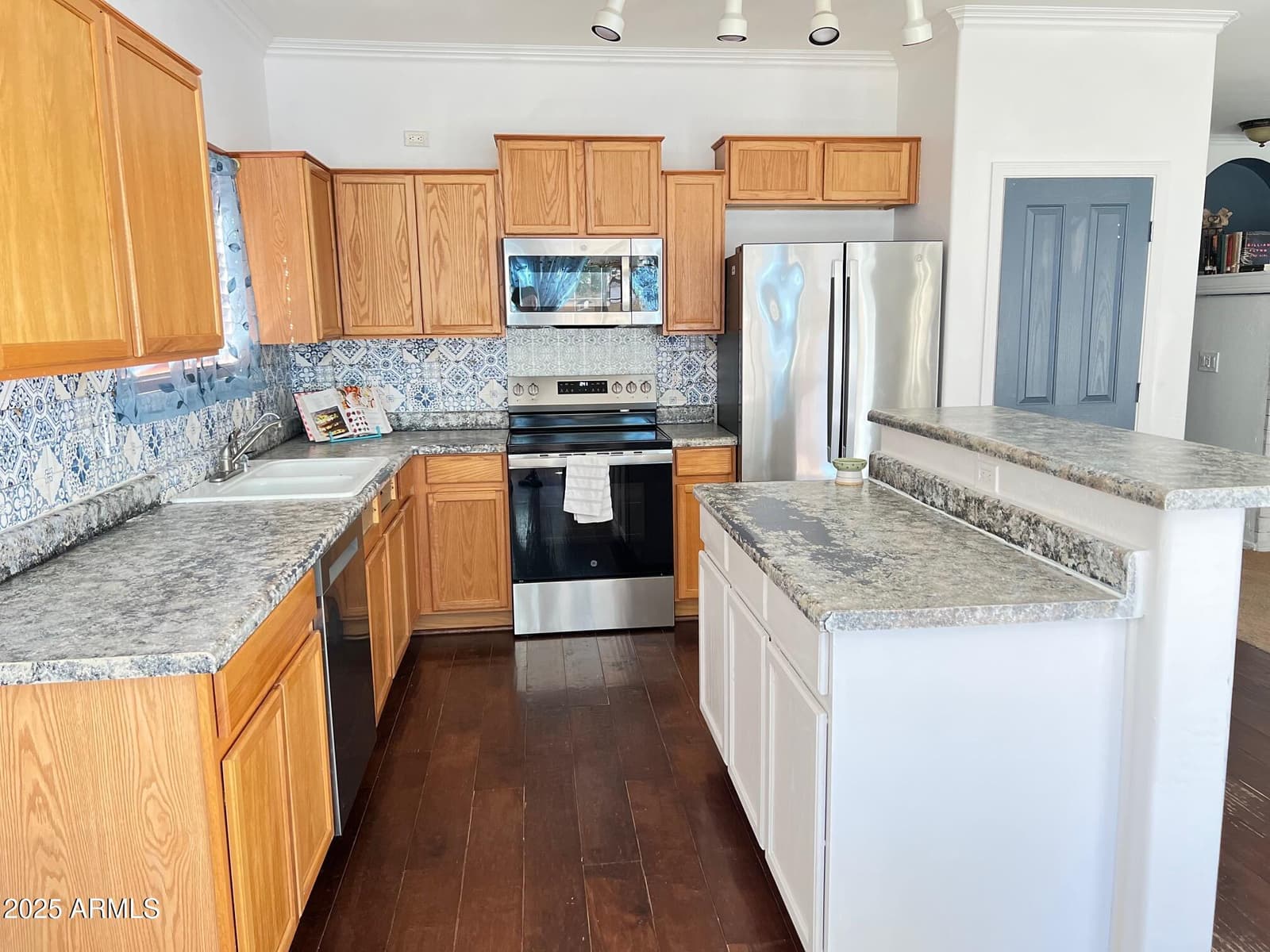 45353 W SANDHILL Road, Maricopa, AZ 85139 — photo 11 of 20