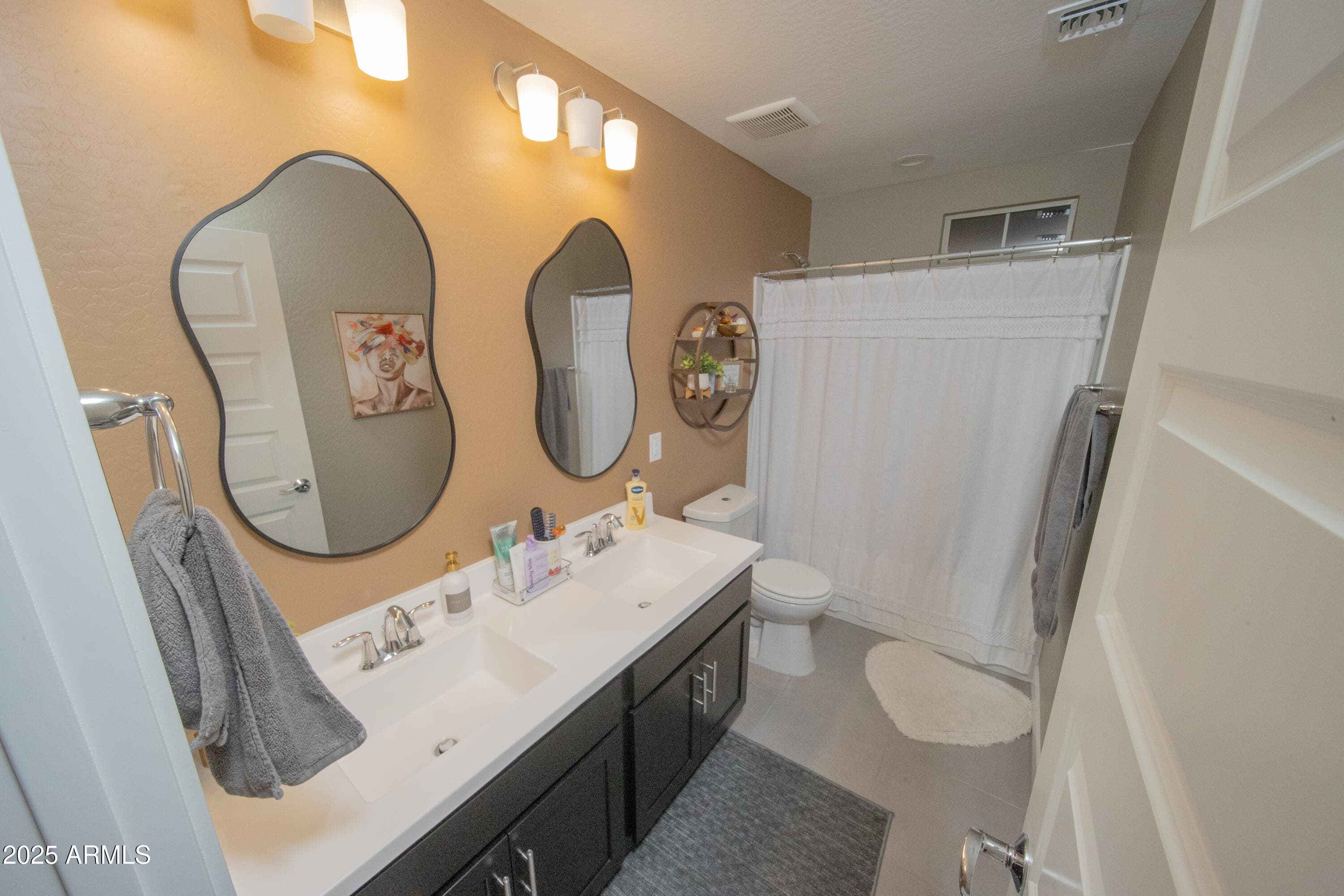 8942 W COLTER Street, Glendale, AZ 85305 — photo 11 of 29