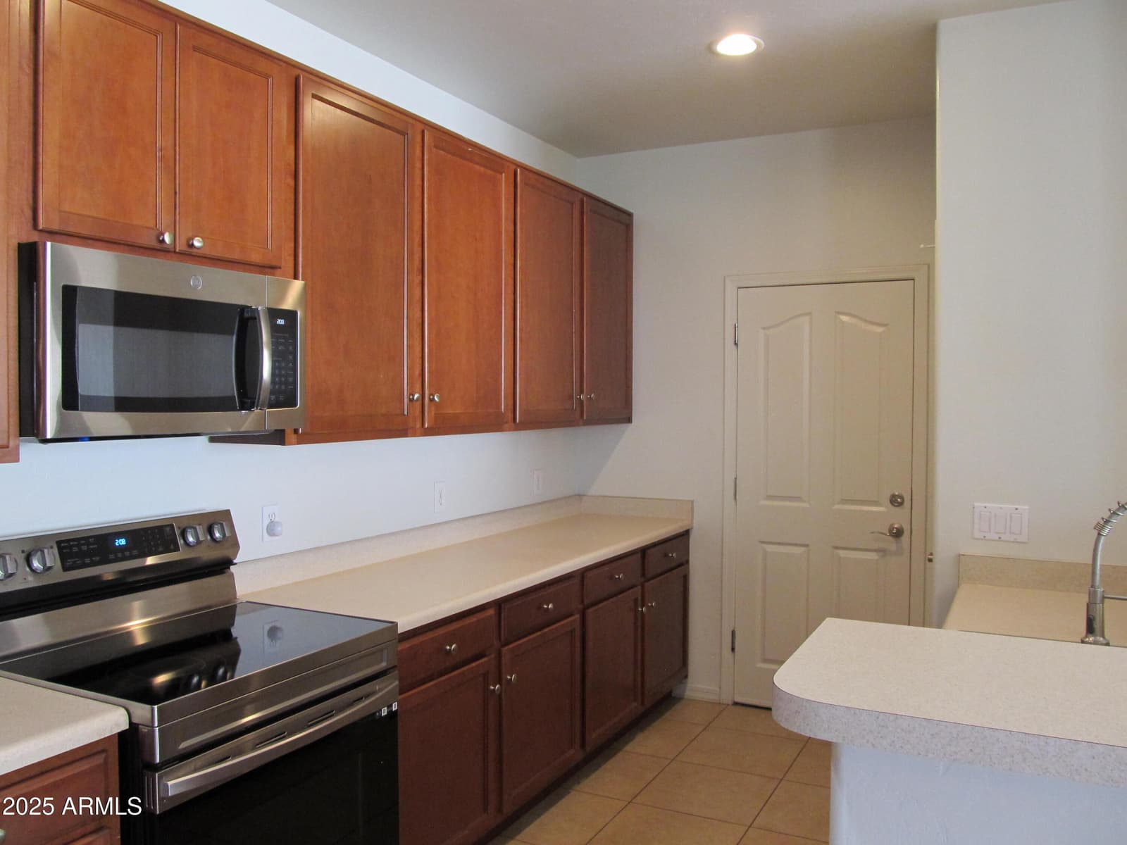 748 W PASEO CELESTIAL, Sahuarita, AZ 85629 — photo 12 of 39