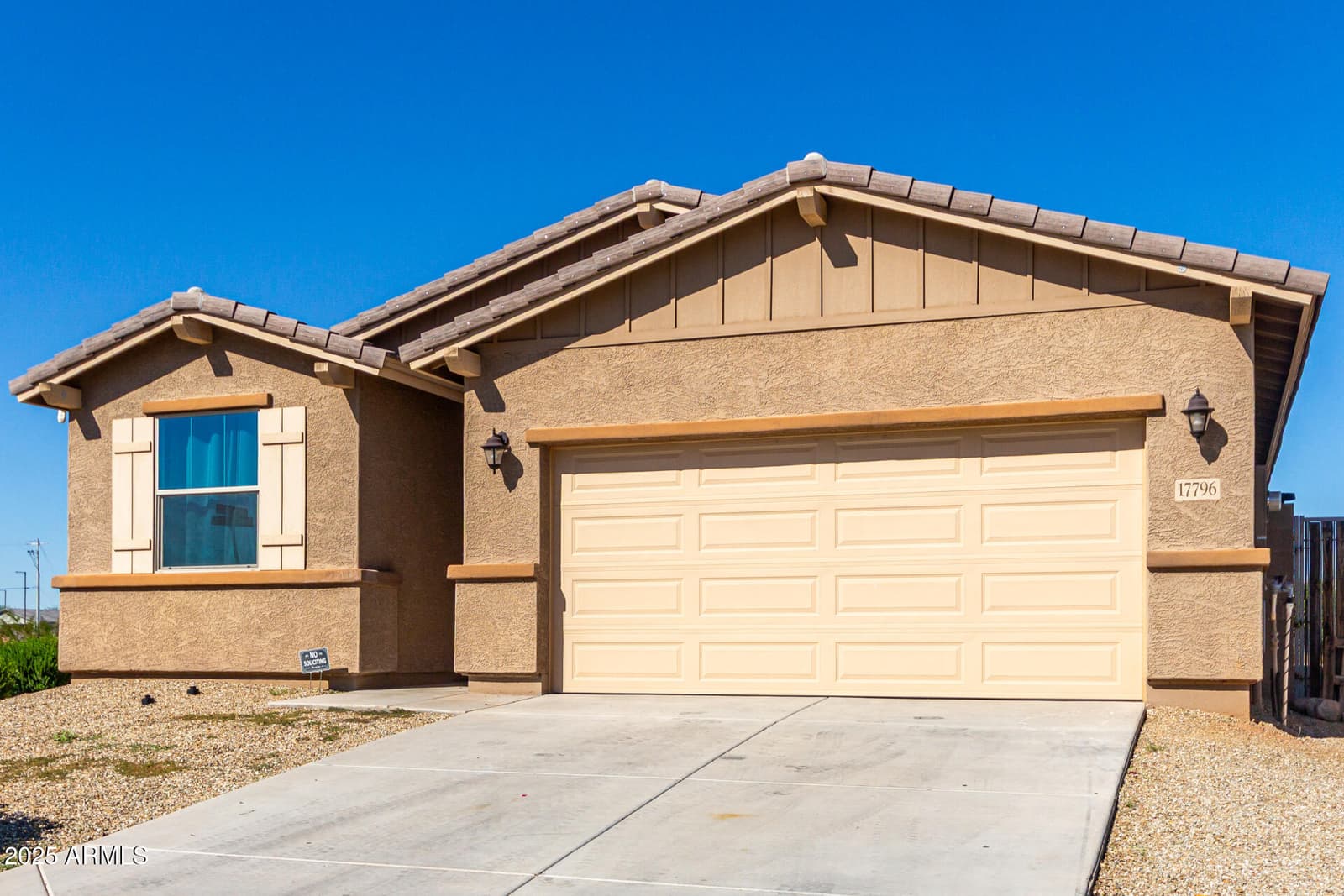 17796 W ROBIN Lane, Surprise, AZ 85387 — photo 3 of 38