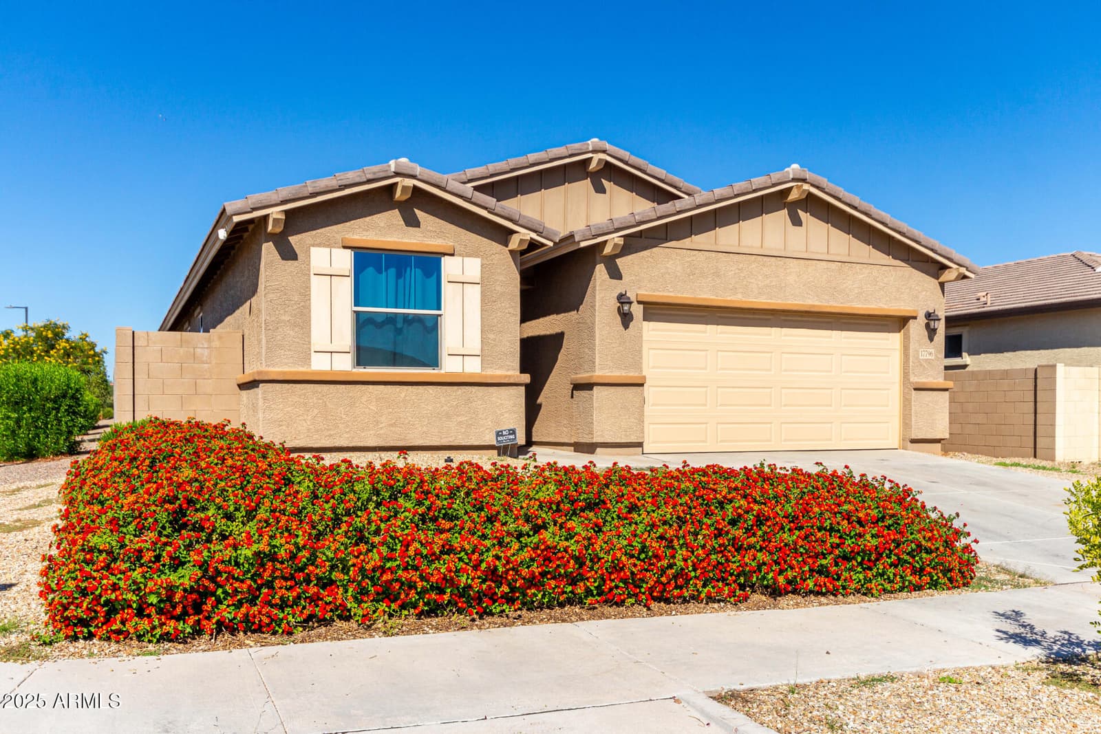 17796 W ROBIN Lane, Surprise, AZ 85387 — photo 4 of 38