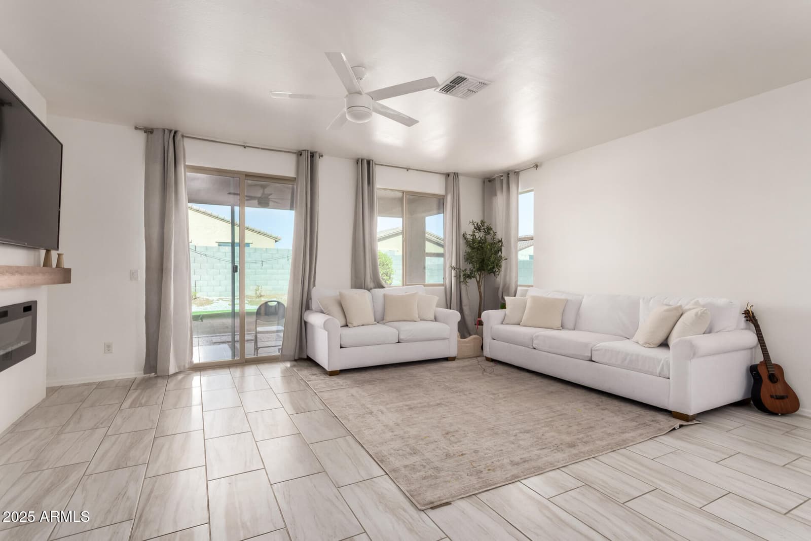 17796 W ROBIN Lane, Surprise, AZ 85387 — photo 7 of 38