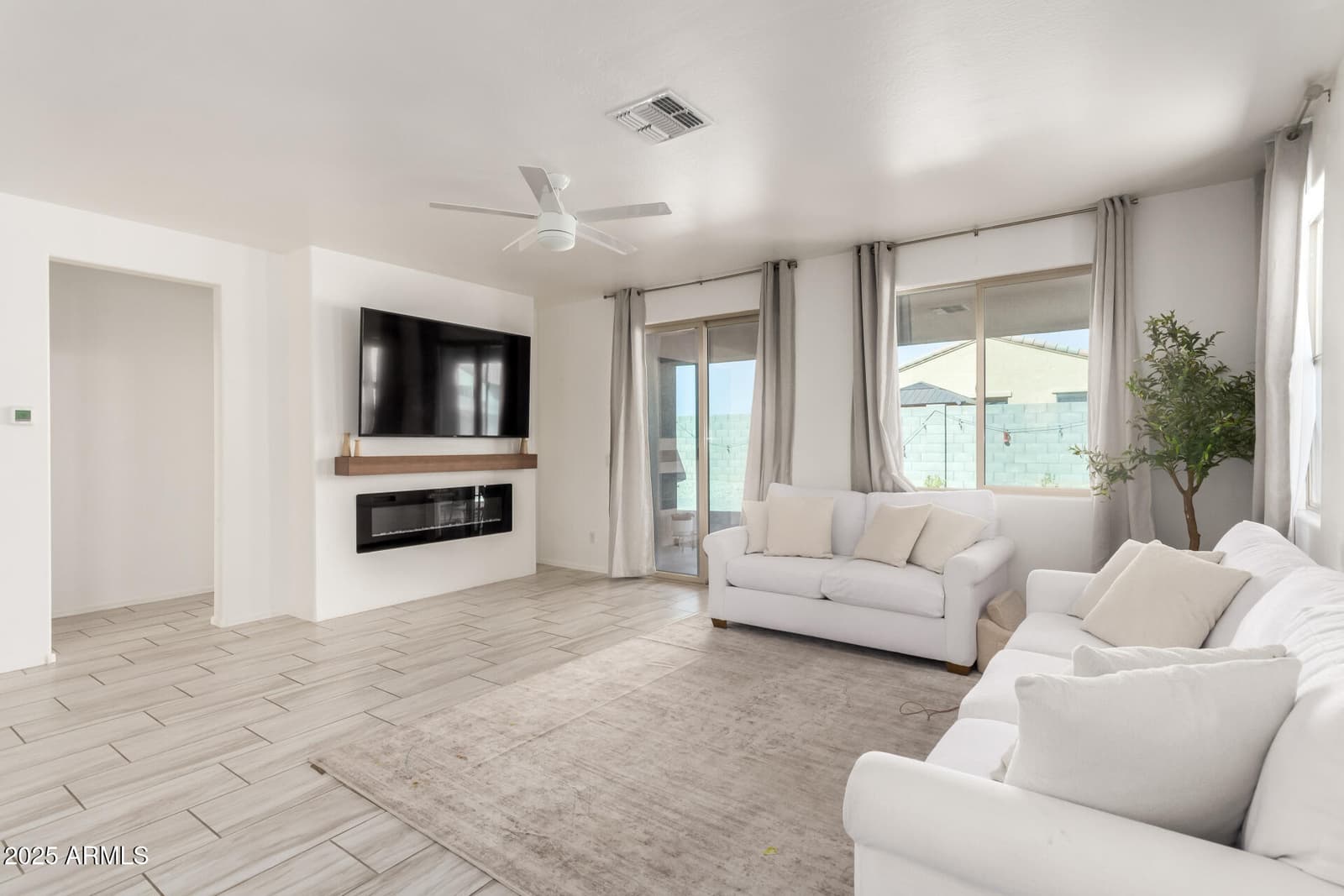 17796 W ROBIN Lane, Surprise, AZ 85387 — photo 9 of 38
