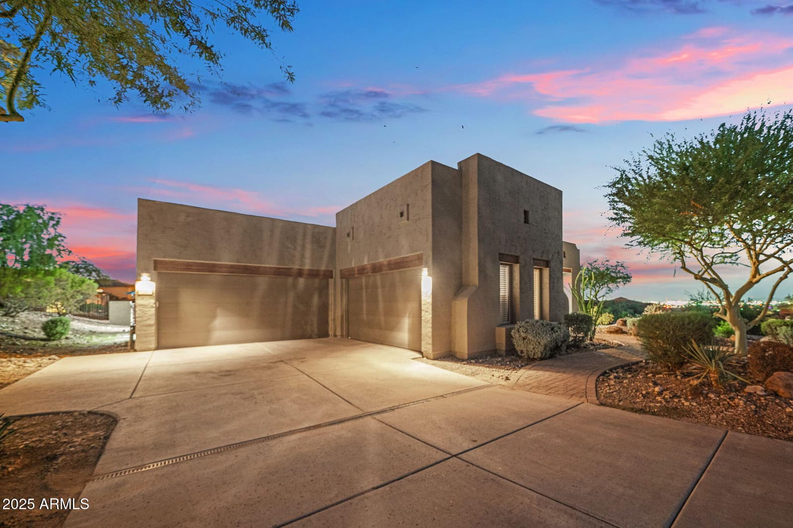 10302 S 16TH Avenue, Phoenix, AZ 85041 — photo 5 of 74