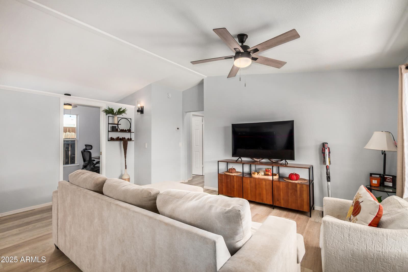 10951 N 91ST Avenue 120, Peoria, AZ 85345 — photo 3 of 15