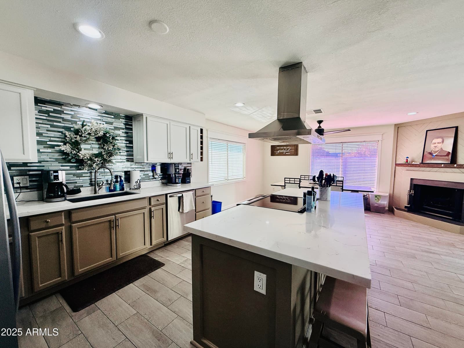 1555 W NARANJA Avenue, Mesa, AZ 85202 — photo 5 of 19