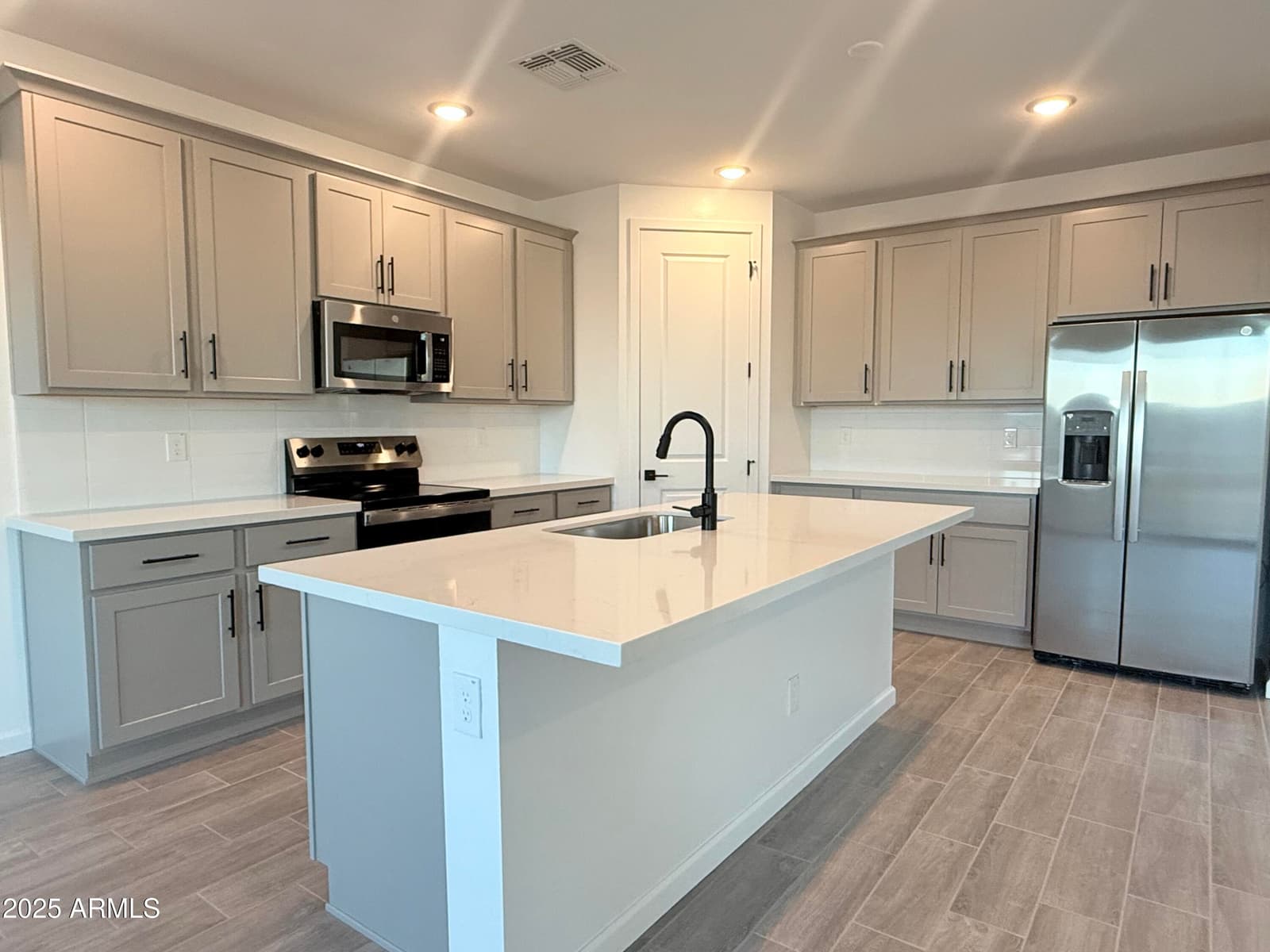 2487 E ROLLING PRAIRIE Lane, San Tan Valley, AZ 85140 — photo 11 of 45