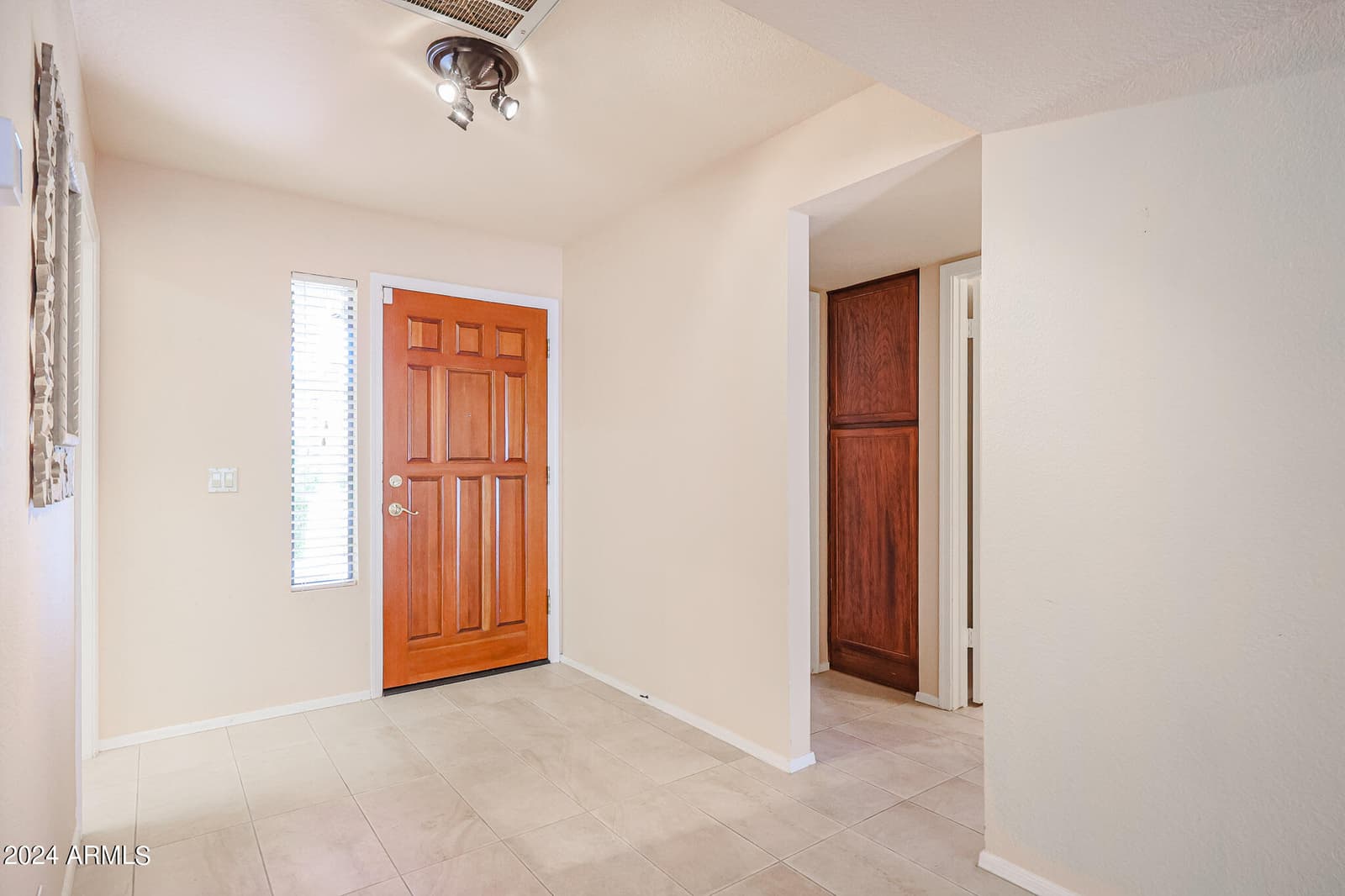 9118 W TOPEKA Drive, Peoria, AZ 85382 — photo 4 of 23