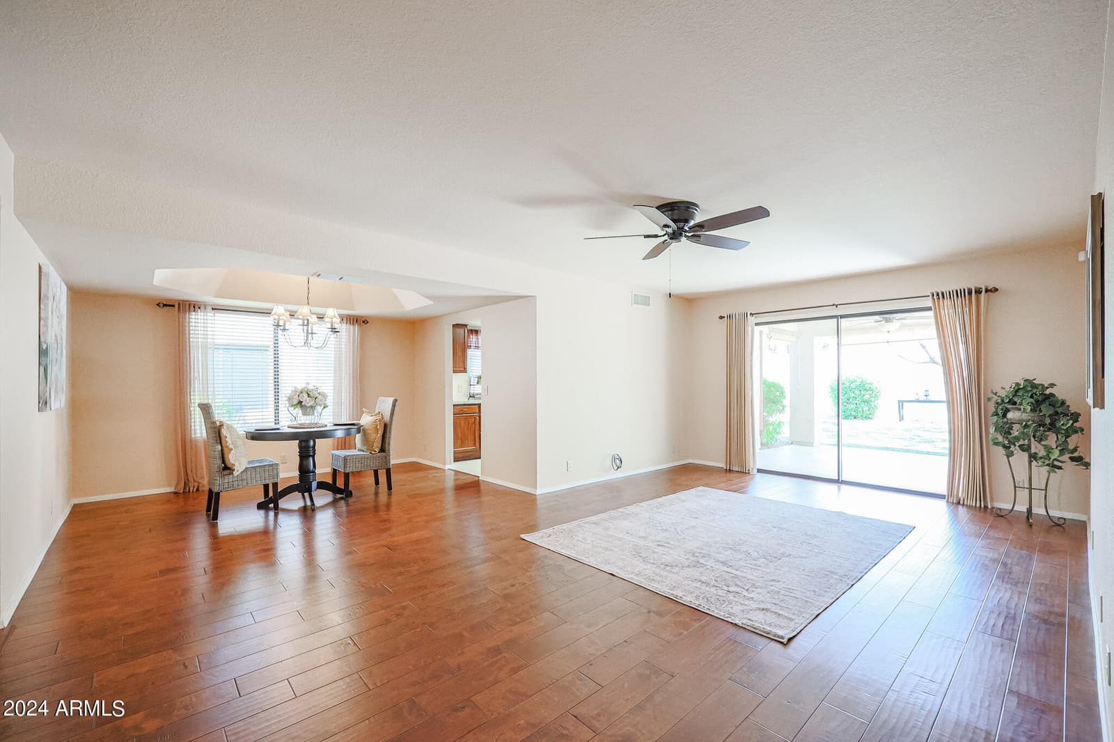 9118 W TOPEKA Drive, Peoria, AZ 85382 — photo 5 of 23