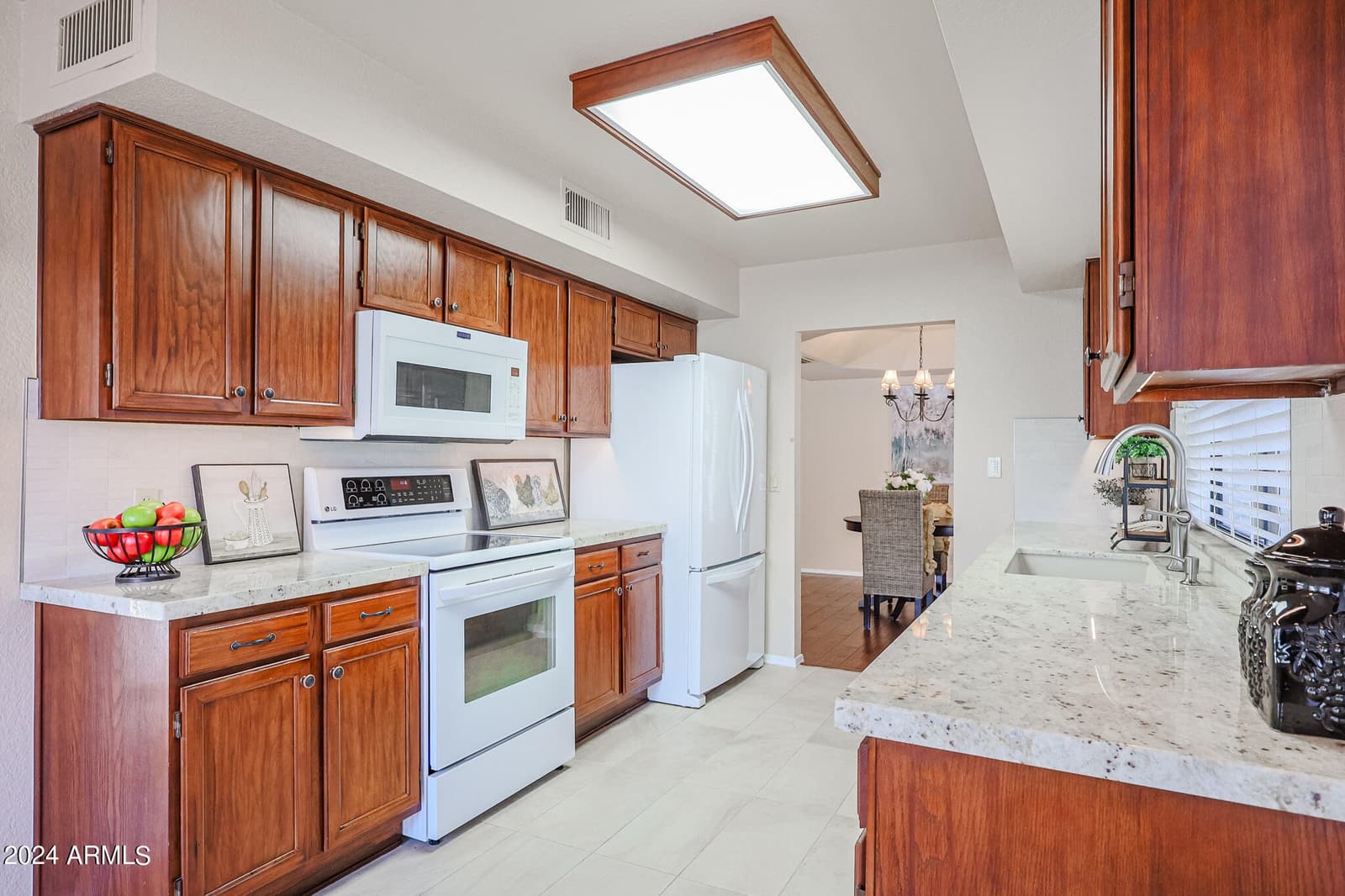 9118 W TOPEKA Drive, Peoria, AZ 85382 — photo 9 of 23