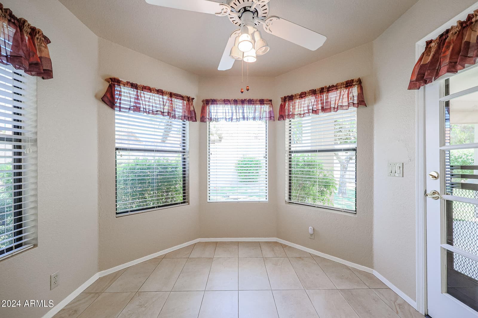 9118 W TOPEKA Drive, Peoria, AZ 85382 — photo 11 of 23