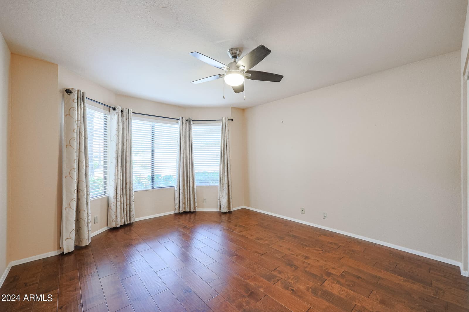 9118 W TOPEKA Drive, Peoria, AZ 85382 — photo 12 of 23
