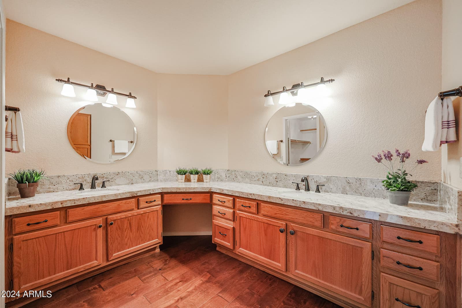 9118 W TOPEKA Drive, Peoria, AZ 85382 — photo 16 of 23