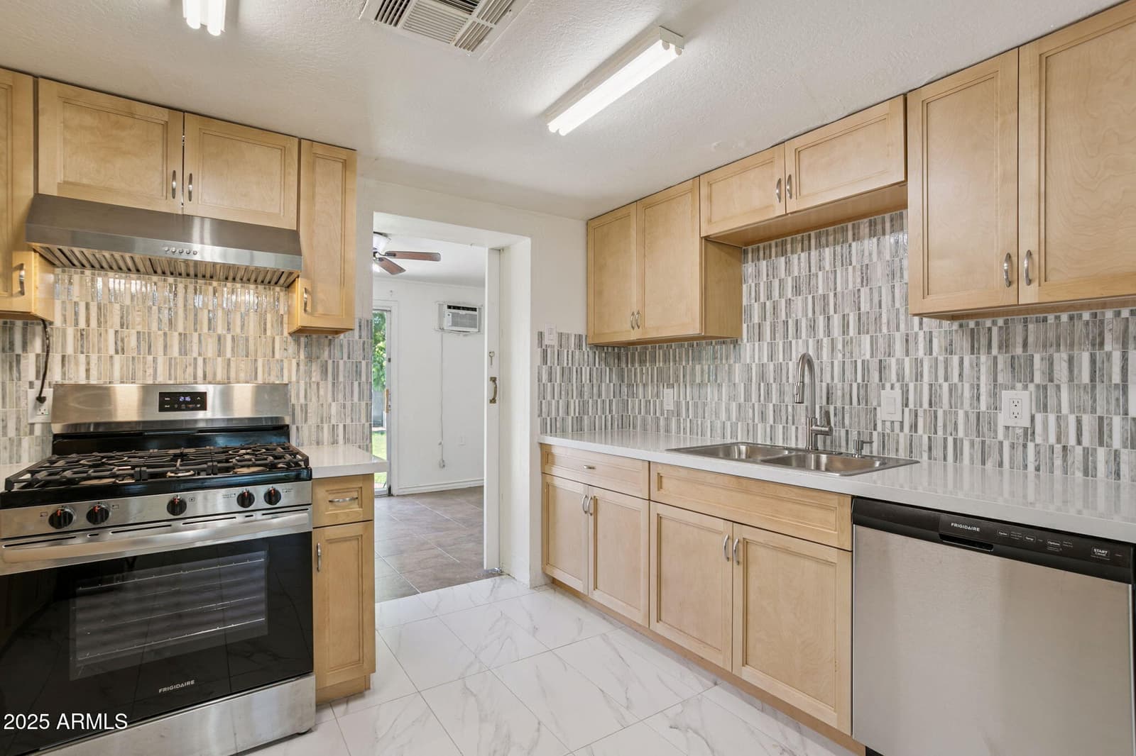 2636 N DAYTON Street, Phoenix, AZ 85006 — photo 8 of 40