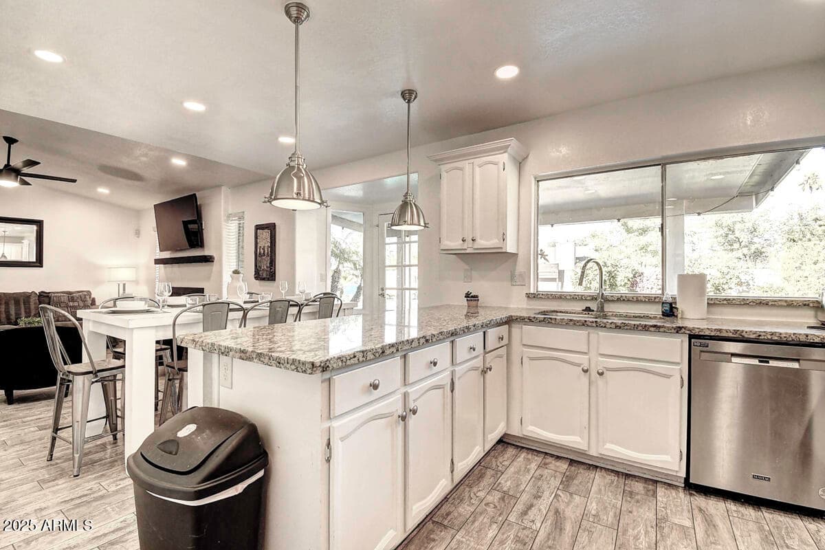 4524 E KELTON Lane, Phoenix, AZ 85032 — photo 11 of 40