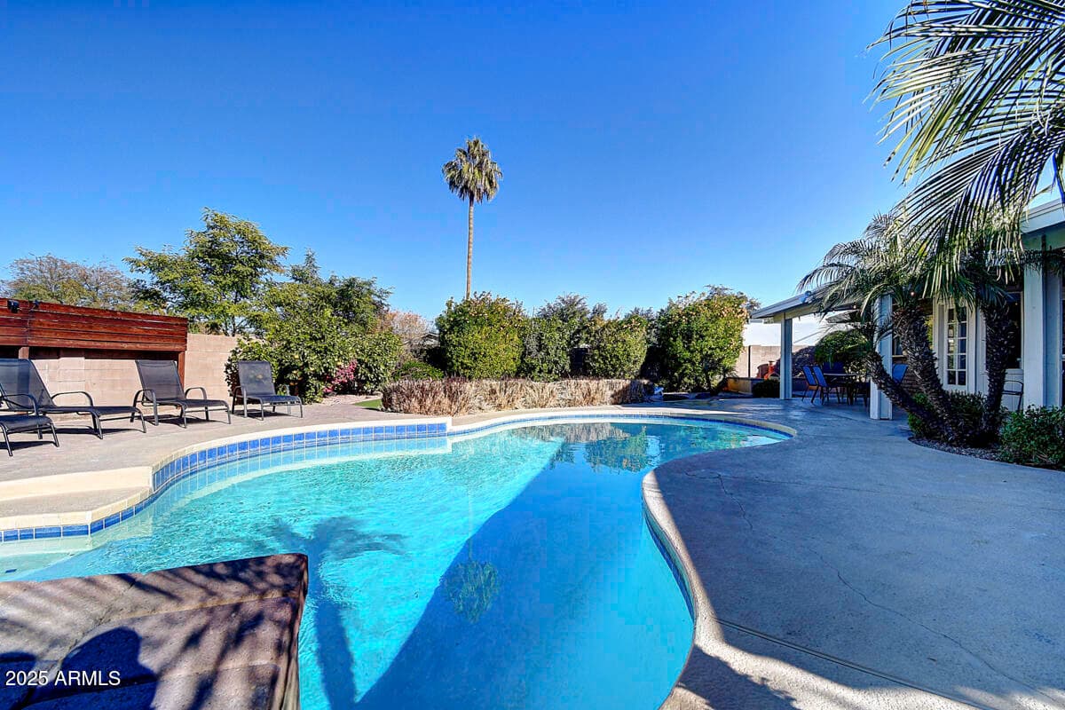 4524 E KELTON Lane, Phoenix, AZ 85032 — photo 5 of 40