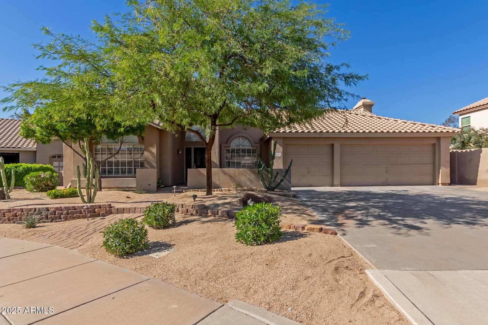 810 N LOS ALTOS Drive, Chandler, AZ 85224 — photo 2 of 40