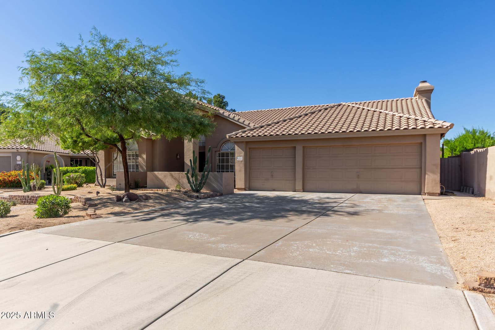 810 N LOS ALTOS Drive, Chandler, AZ 85224 — photo 5 of 40