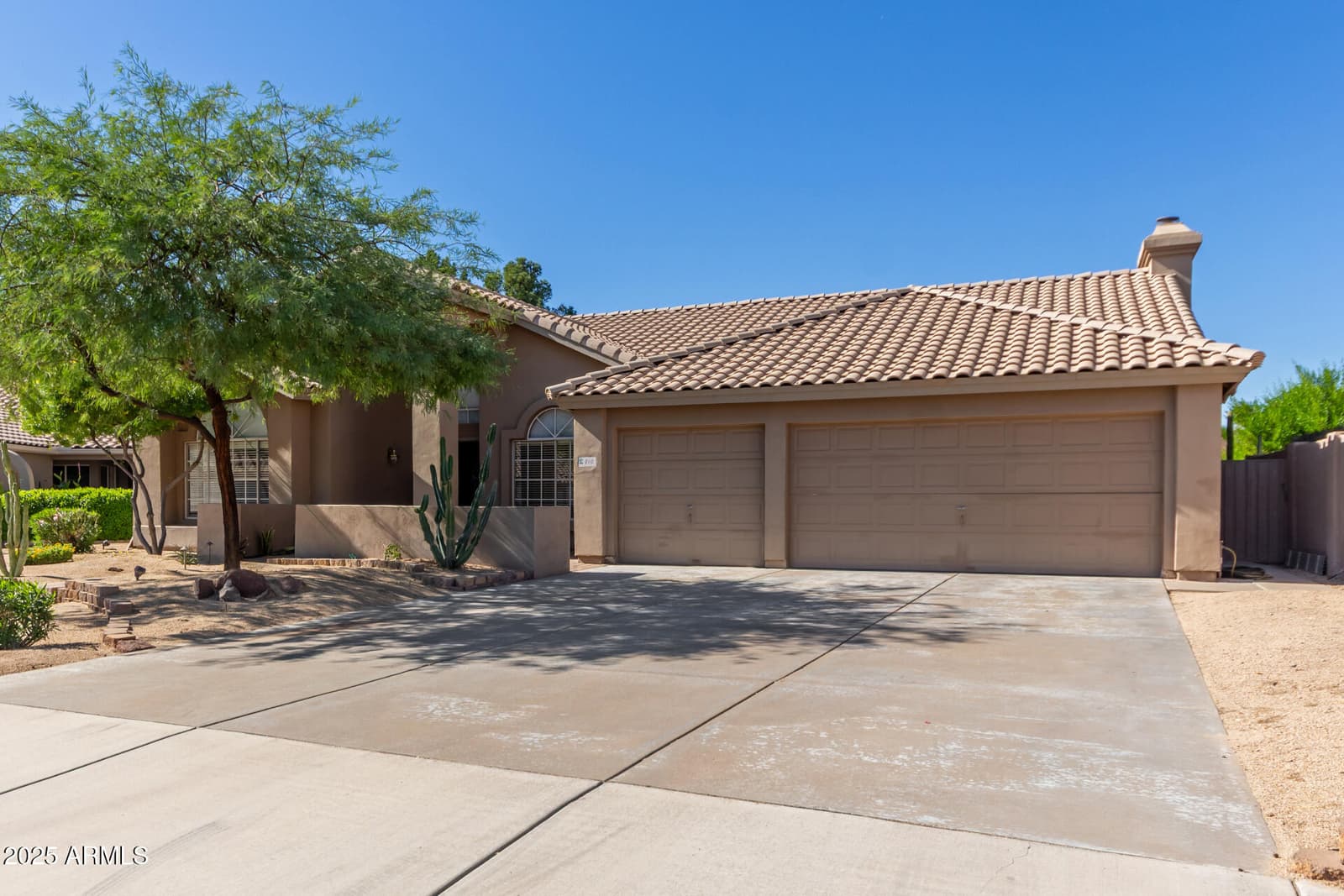 810 N LOS ALTOS Drive, Chandler, AZ 85224 — photo 6 of 40