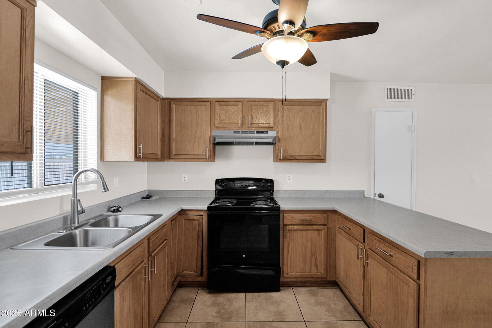 7221 W VIRGINIA Avenue, Phoenix, AZ 85035 — photo 12 of 33