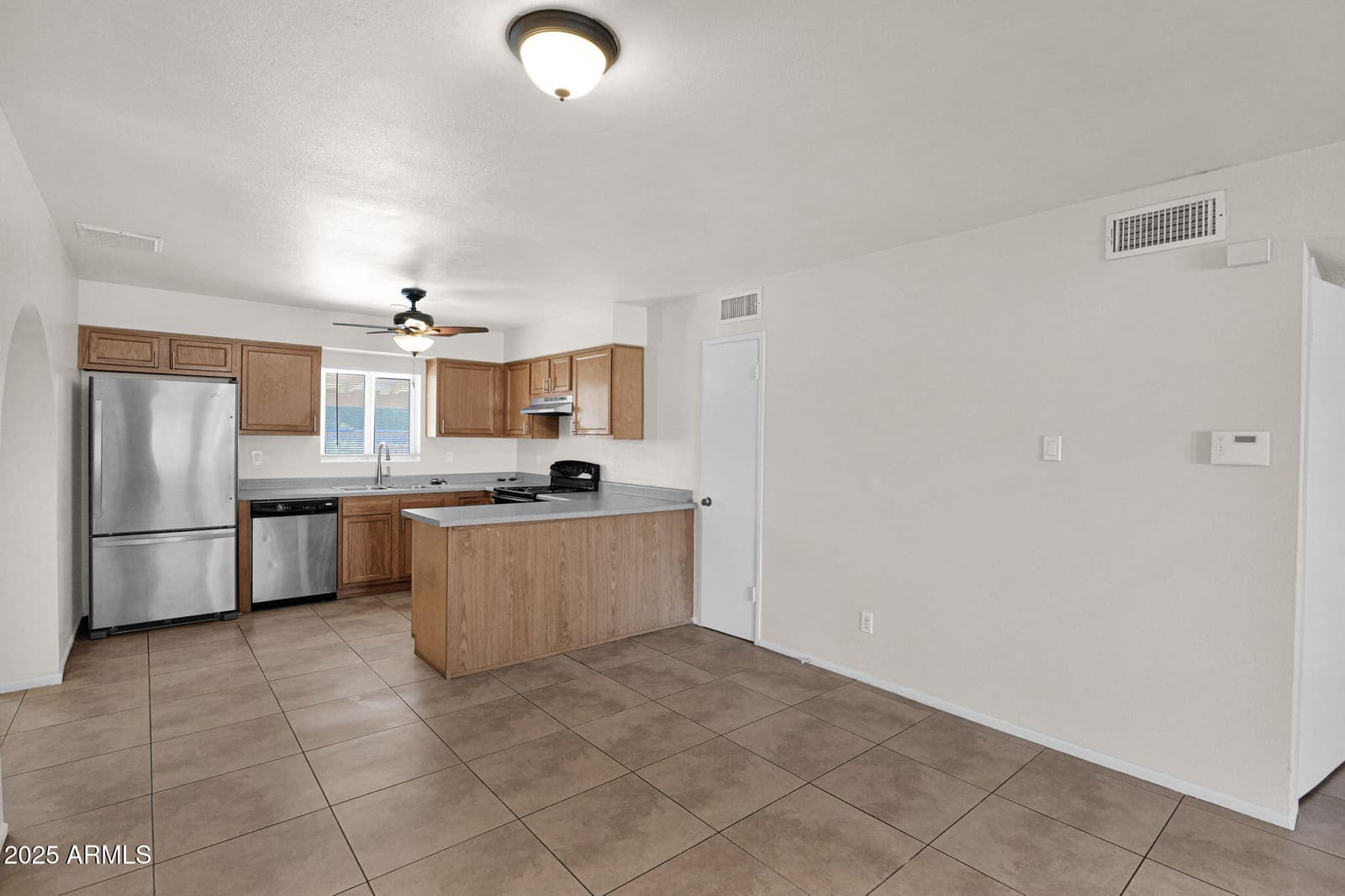 7221 W VIRGINIA Avenue, Phoenix, AZ 85035 — photo 7 of 33