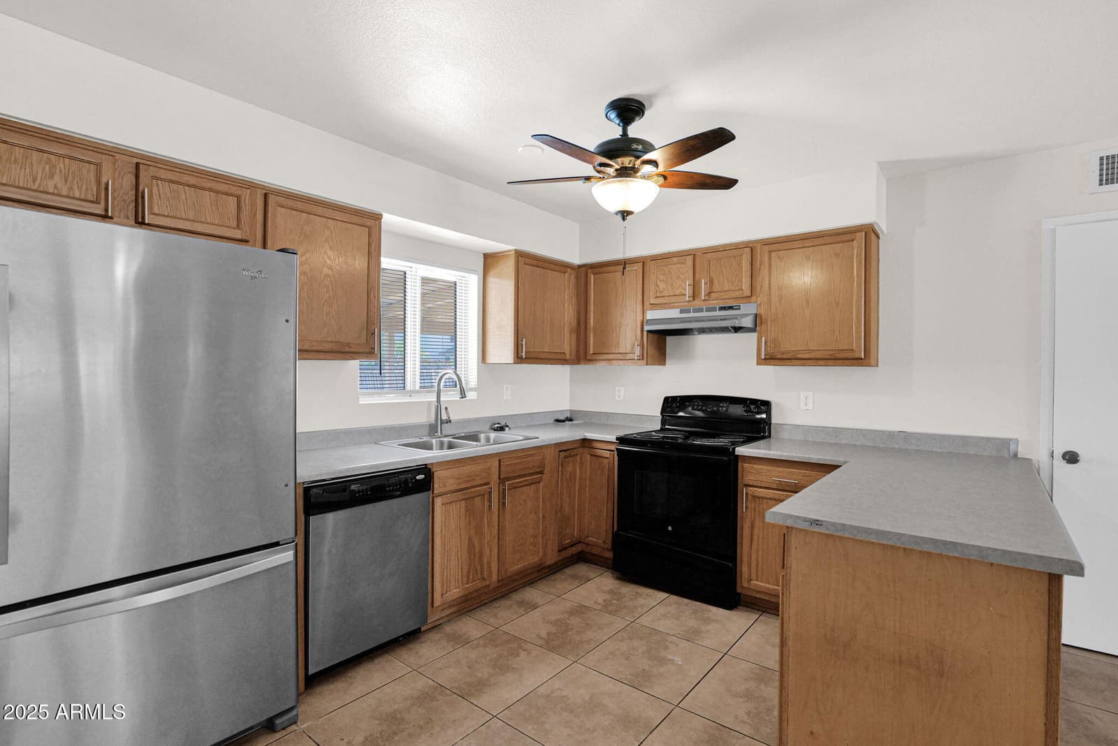 7221 W VIRGINIA Avenue, Phoenix, AZ 85035 — photo 11 of 33