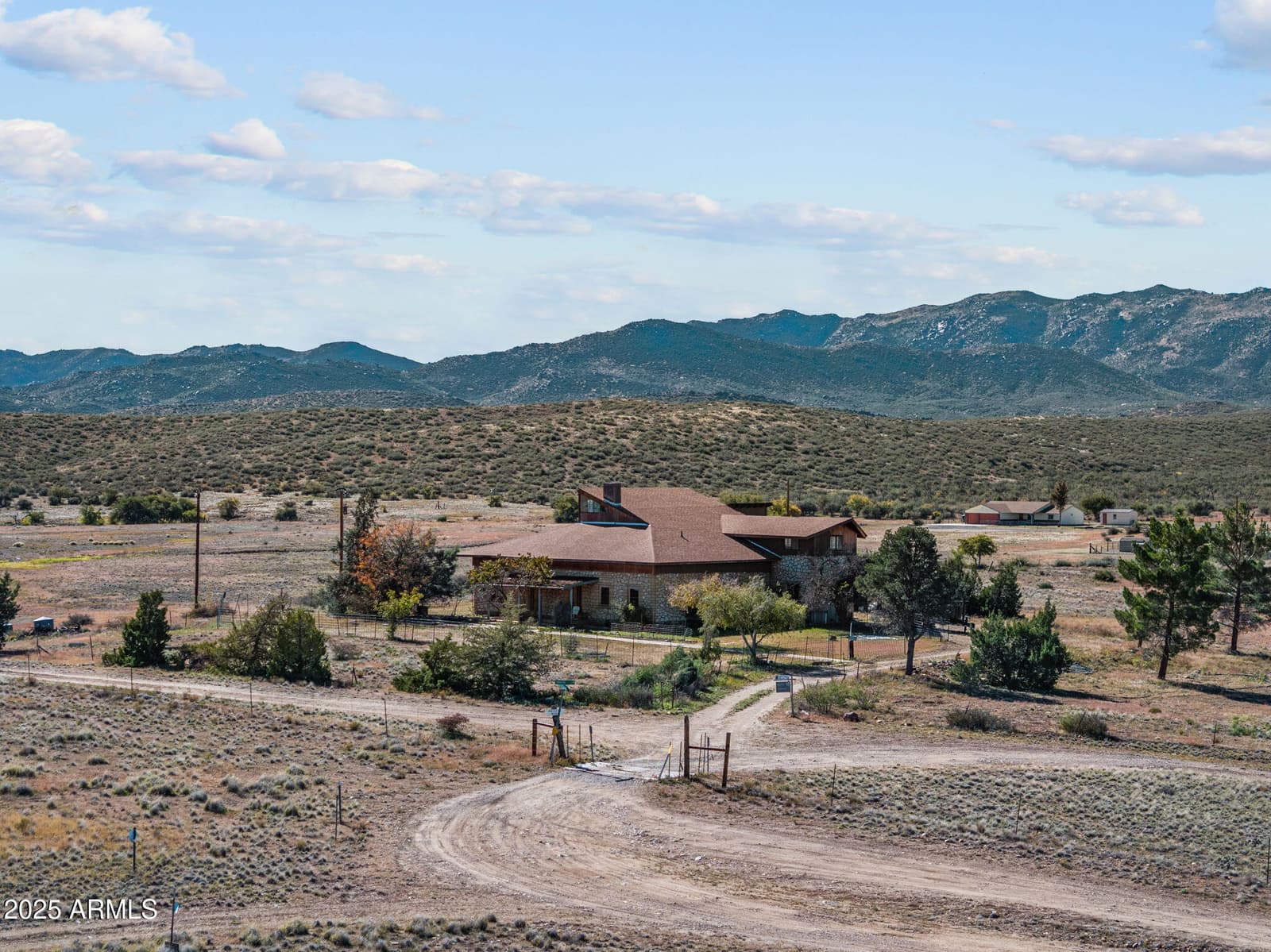 16057 S SICKLES RANCH Road, Peeples Valley, AZ 86332 — photo 5 of 39