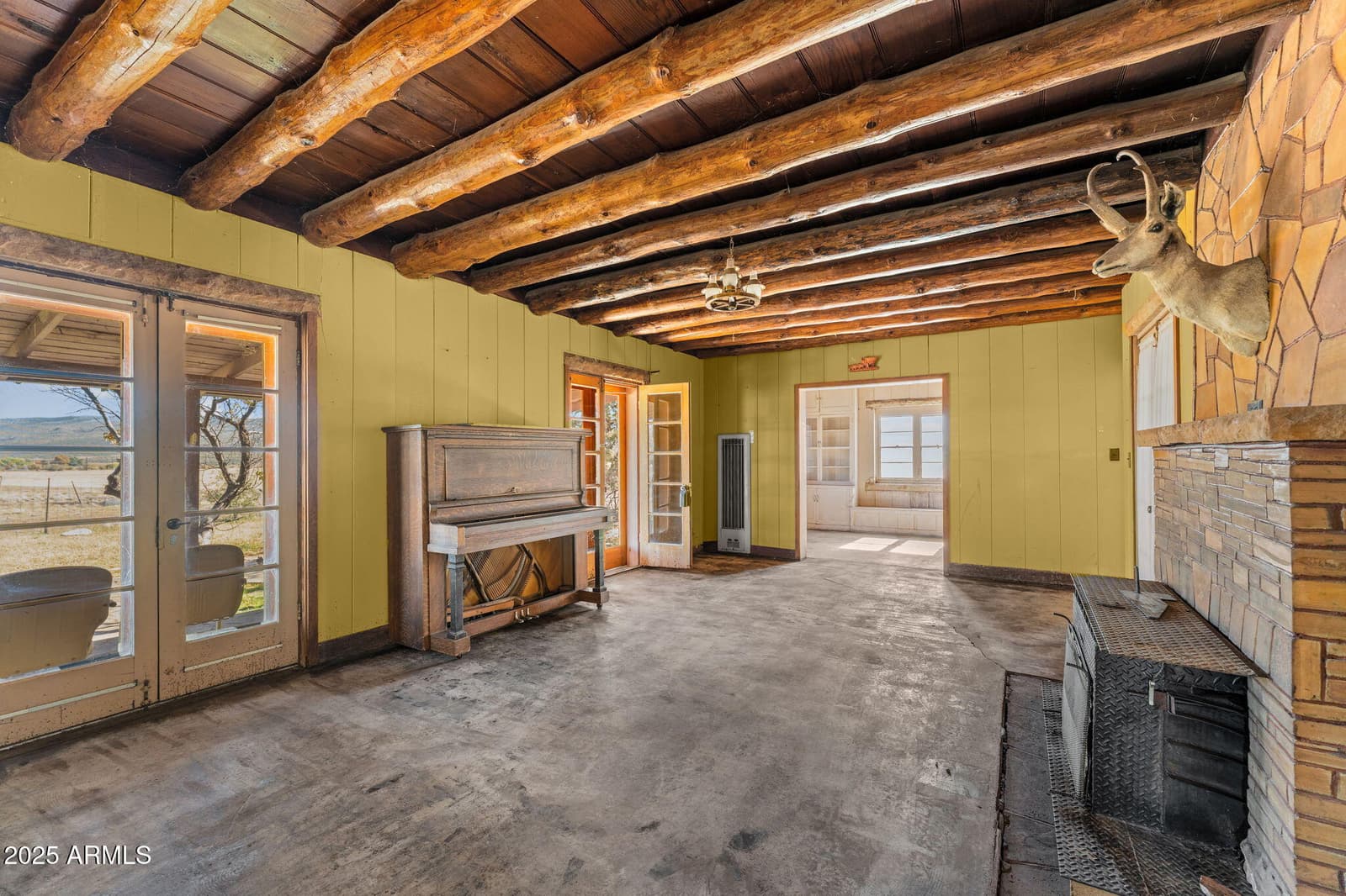 16057 S SICKLES RANCH Road, Peeples Valley, AZ 86332 — photo 10 of 39
