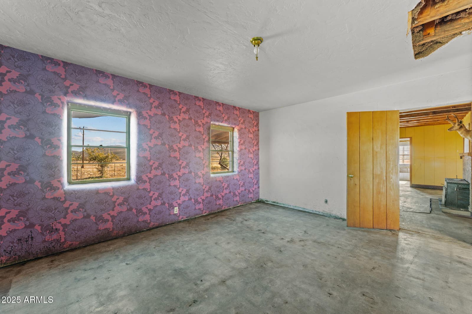 16057 S SICKLES RANCH Road, Peeples Valley, AZ 86332 — photo 15 of 39