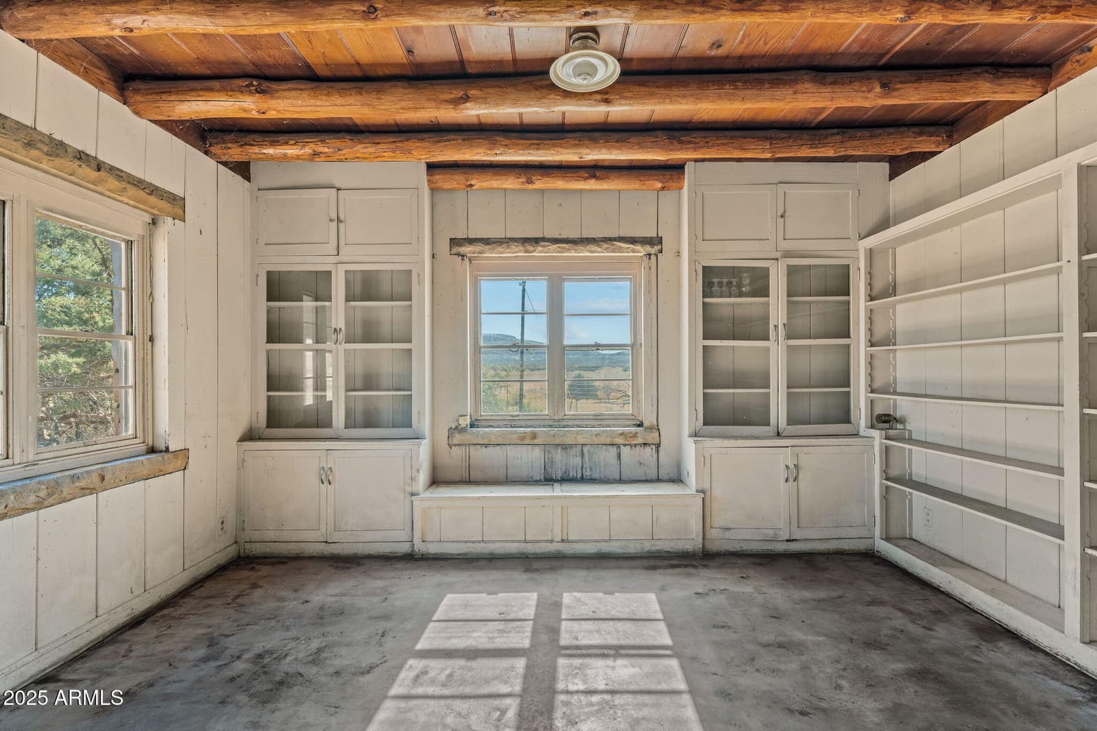 16057 S SICKLES RANCH Road, Peeples Valley, AZ 86332 — photo 11 of 39