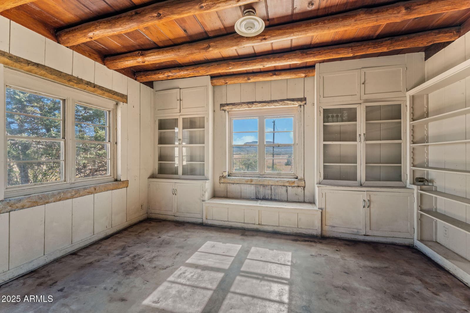 16057 S SICKLES RANCH Road, Peeples Valley, AZ 86332 — photo 12 of 39