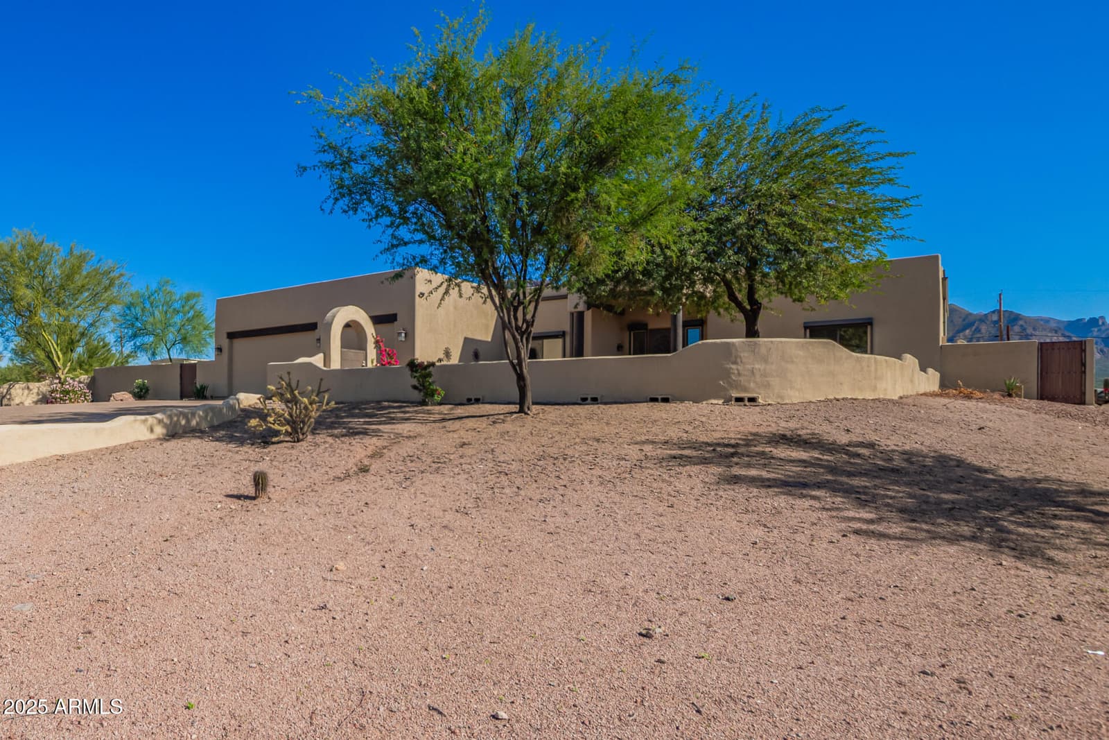 945 N MOUNTAIN VIEW Road, Apache Junction, AZ 85119 — photo 6 of 53