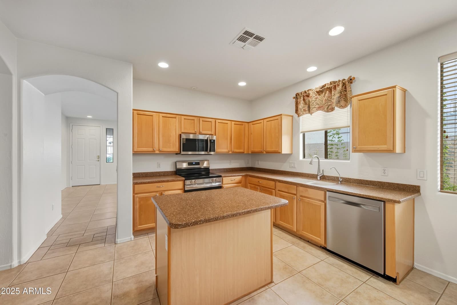 2707 E DARREL Road, Phoenix, AZ 85042 — photo 14 of 41