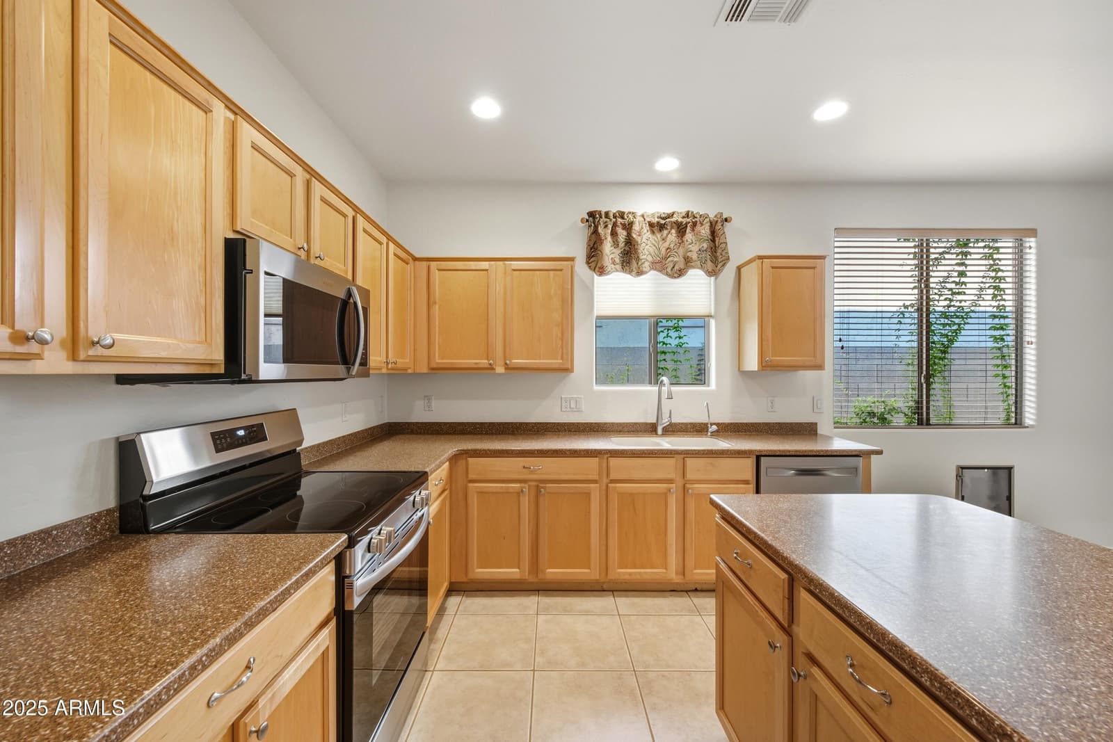 2707 E DARREL Road, Phoenix, AZ 85042 — photo 16 of 41
