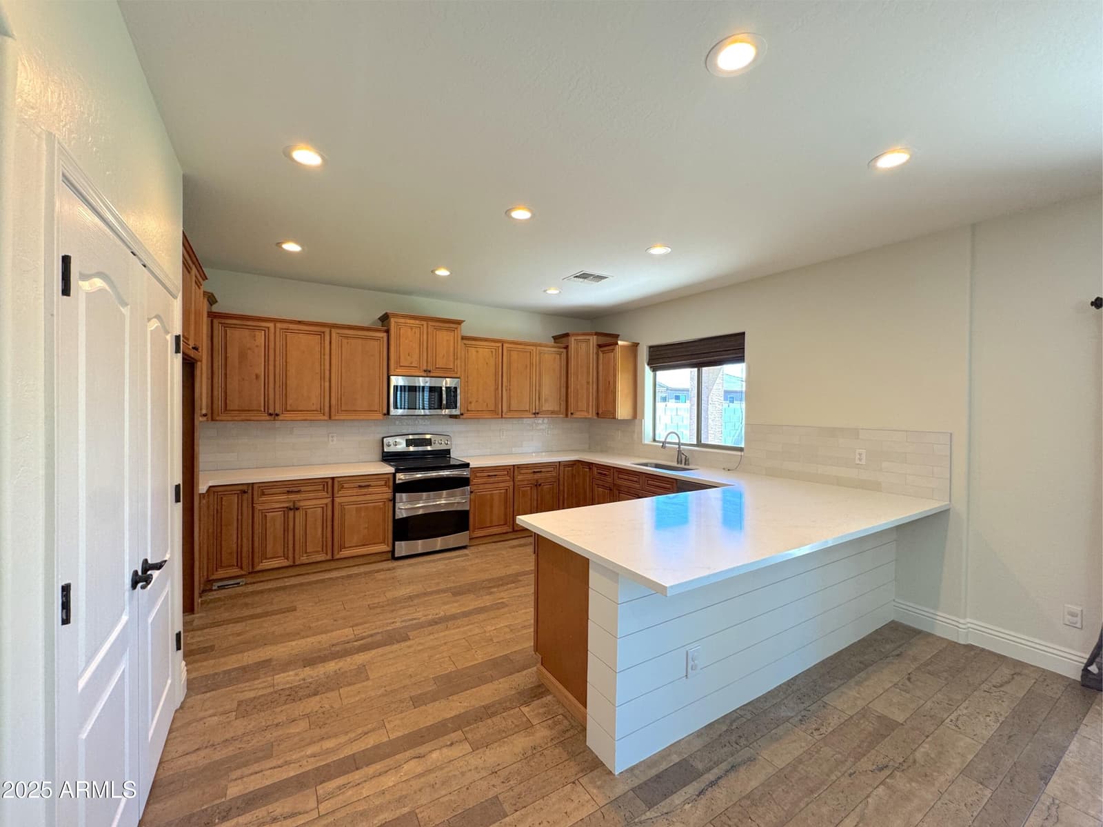 1637 W GREEN TREE Drive, San Tan Valley, AZ 85144 — photo 5 of 34