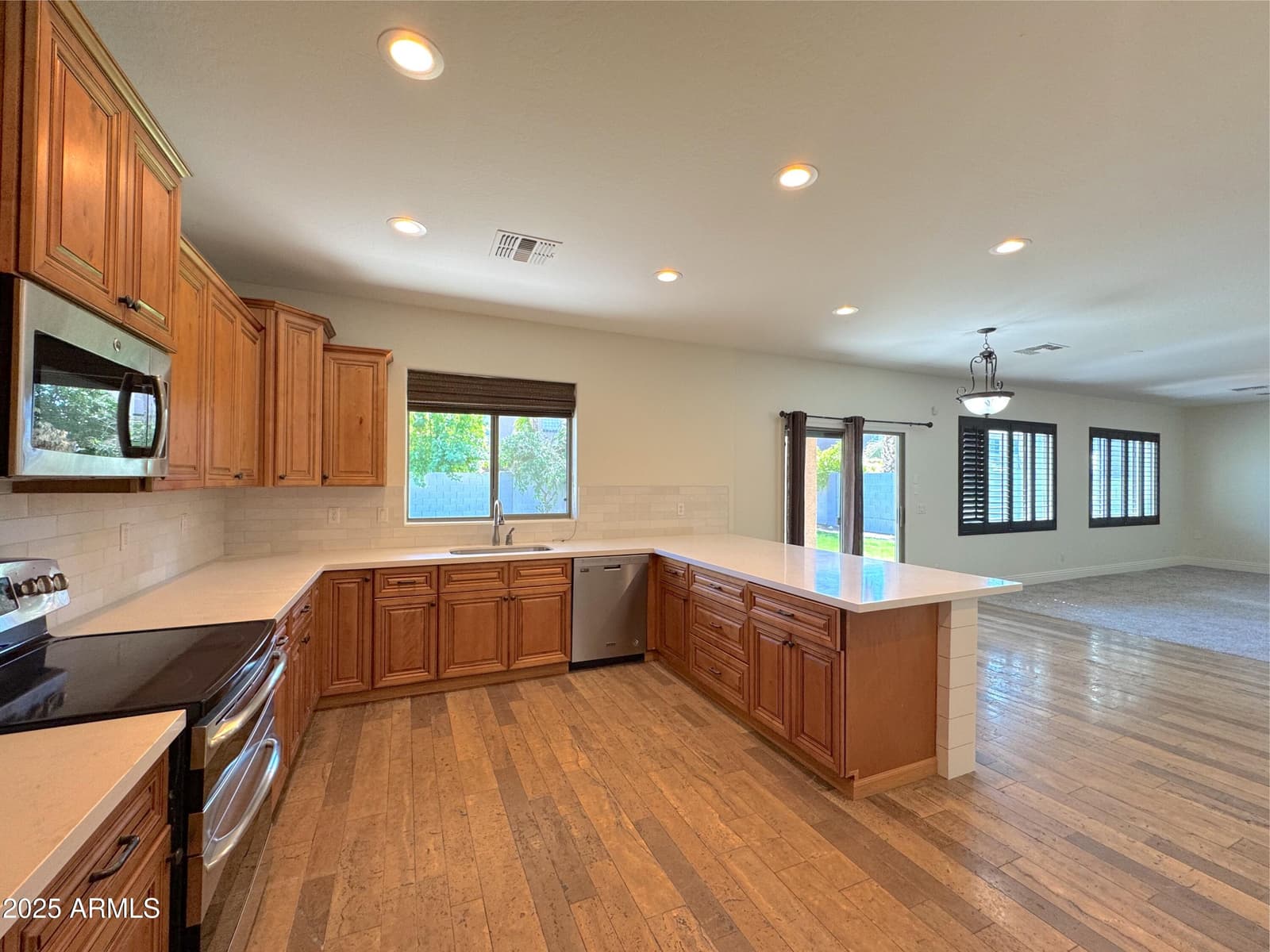 1637 W GREEN TREE Drive, San Tan Valley, AZ 85144 — photo 10 of 34