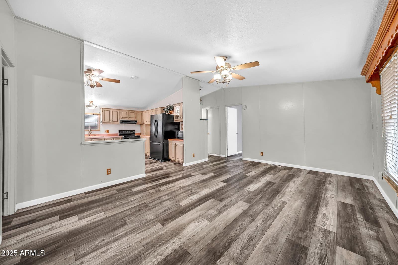 19401 N 7TH Street 142, Phoenix, AZ 85024 — photo 5 of 37