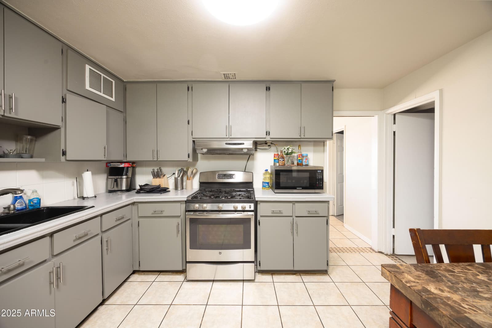 2736 W EL CAMINITO Drive, Phoenix, AZ 85051 — photo 9 of 36