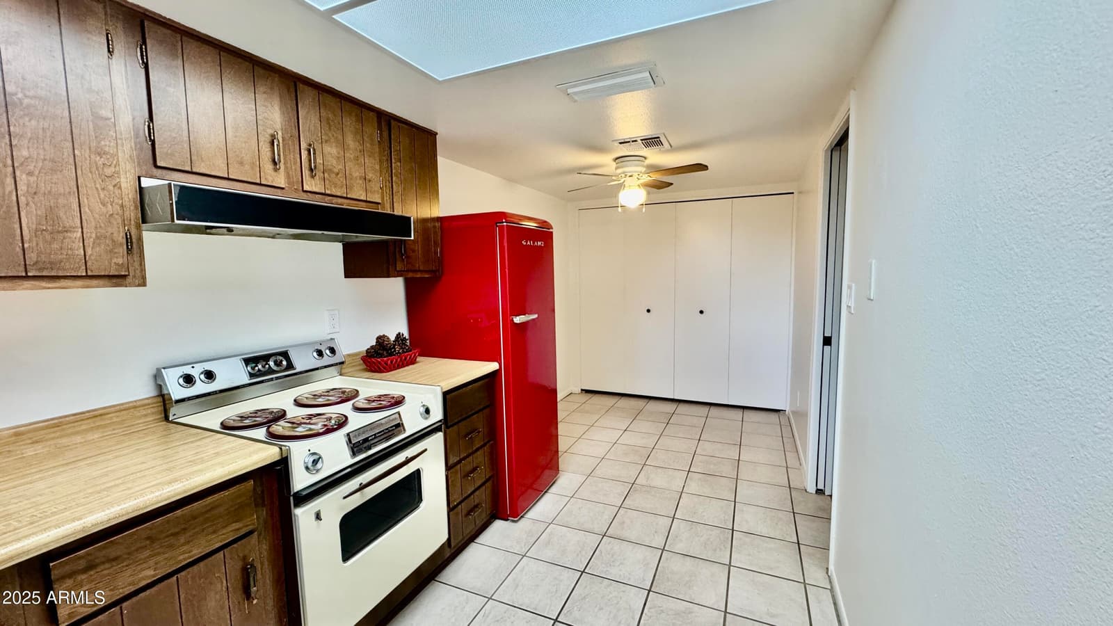 2404 W RUE DE LAMOUR Avenue, Phoenix, AZ 85029 — photo 7 of 34