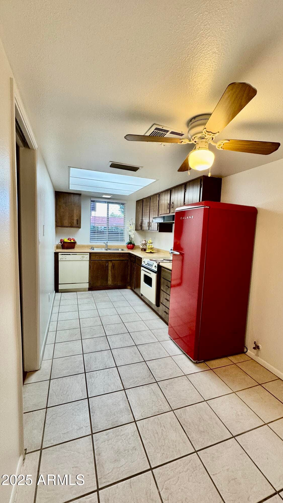 2404 W RUE DE LAMOUR Avenue, Phoenix, AZ 85029 — photo 8 of 34