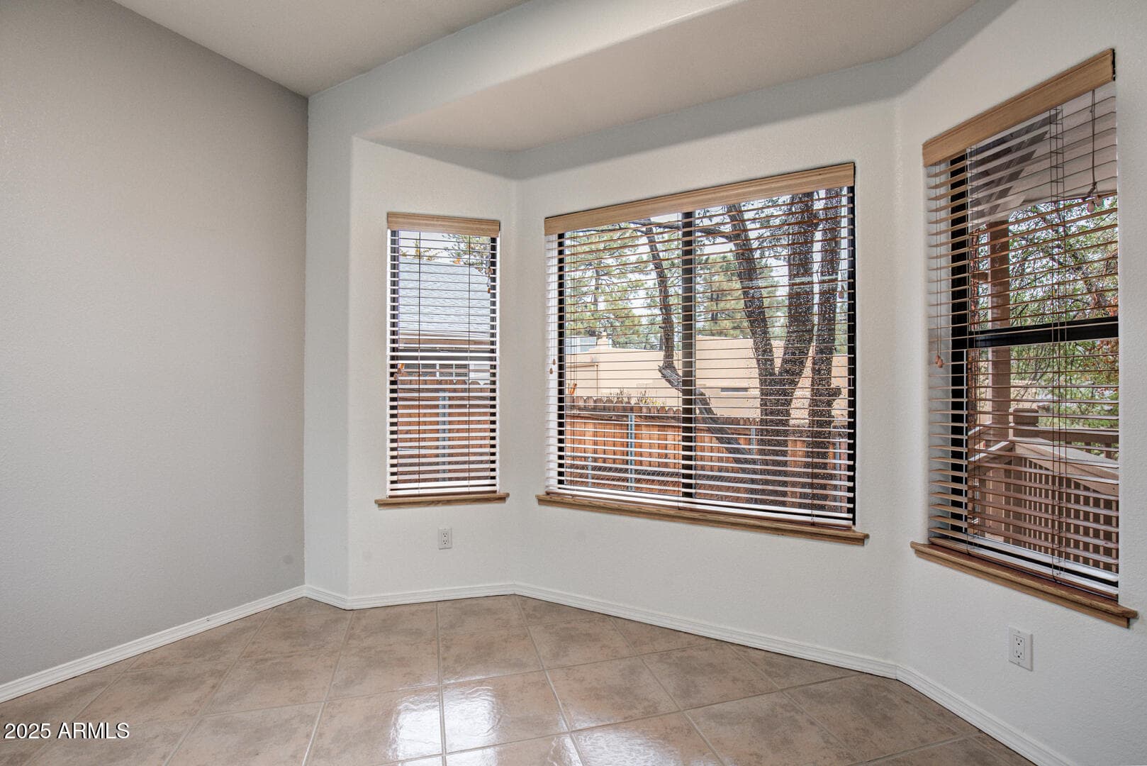103 S OVERLAND Court, Payson, AZ 85541 — photo 10 of 40